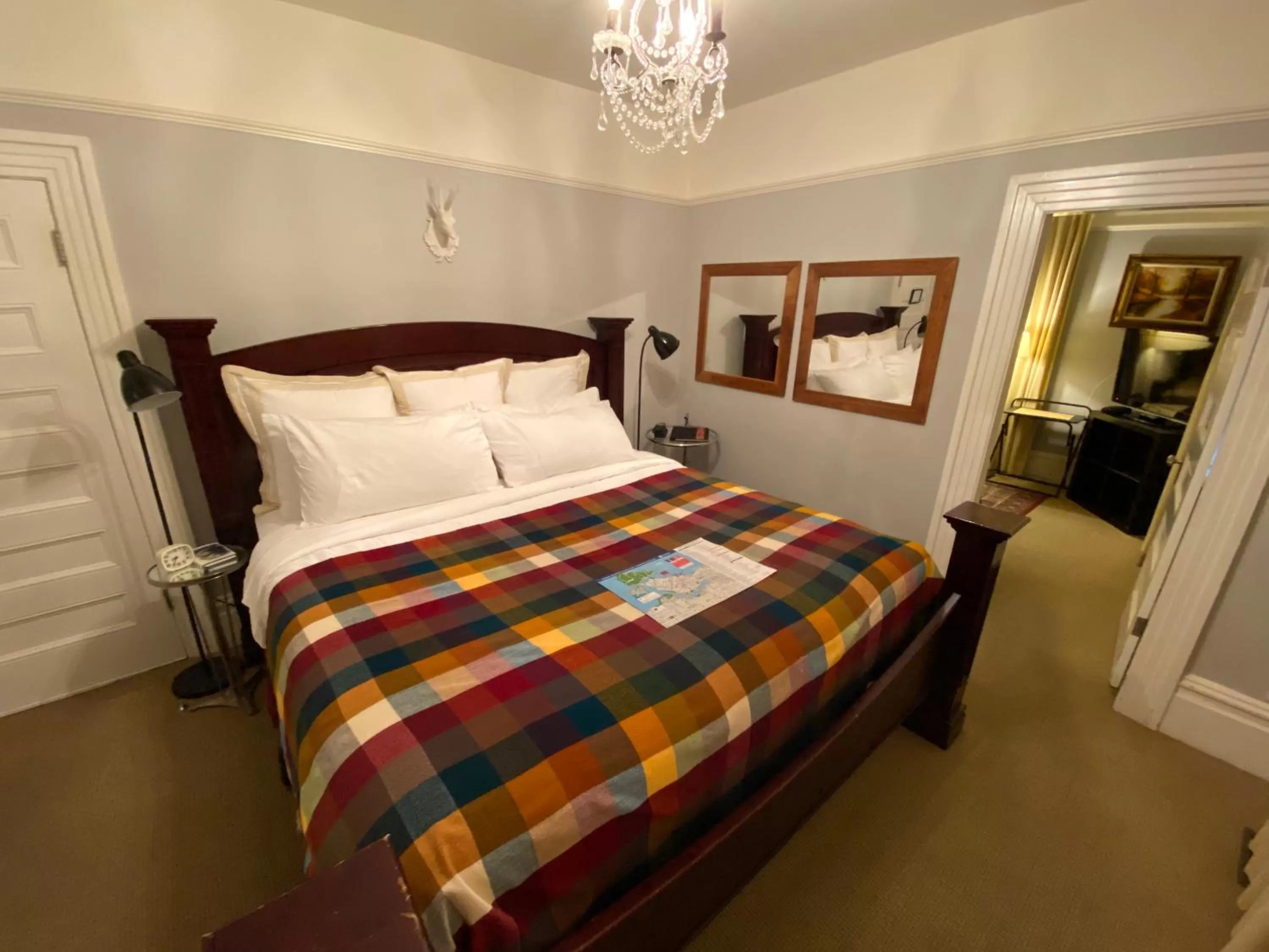 Bed in Barclay House Bed and Breakfast