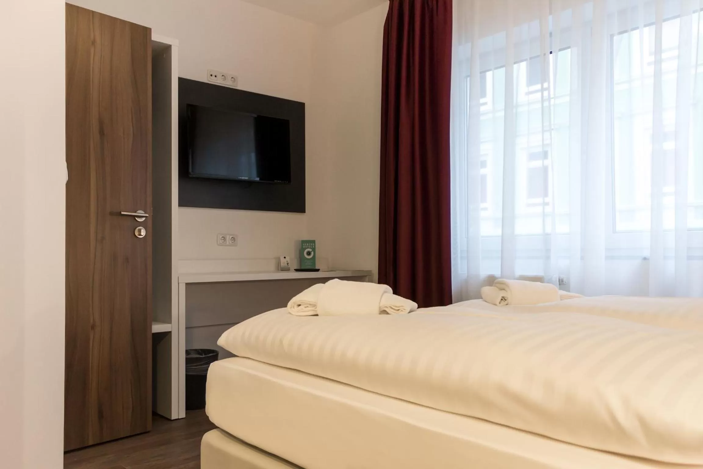 Photo of the whole room, Bed in Hotel West