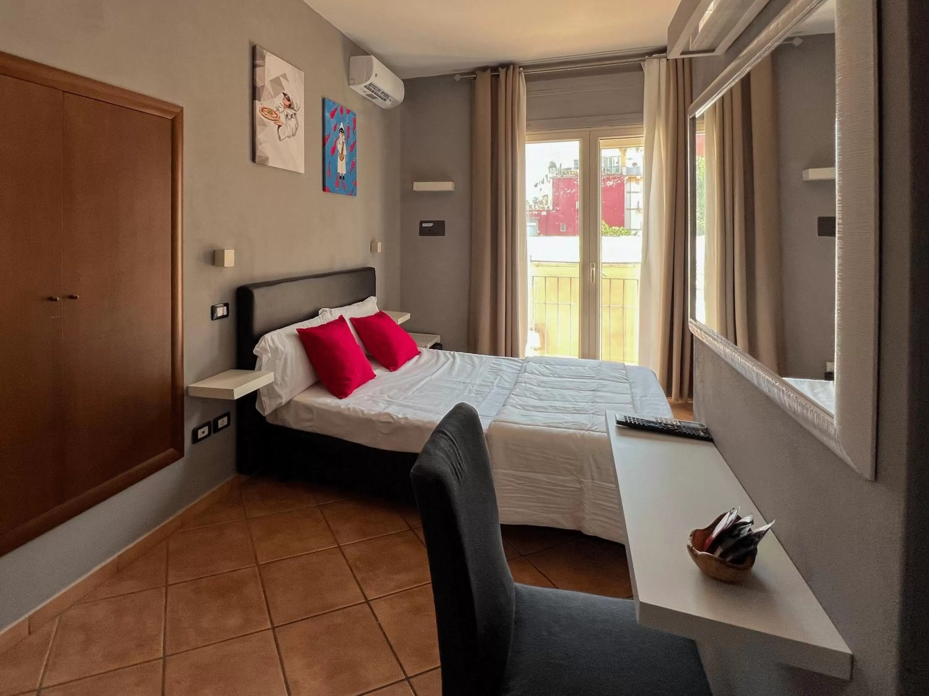 Decorative detail, Bed in Tiè tiè