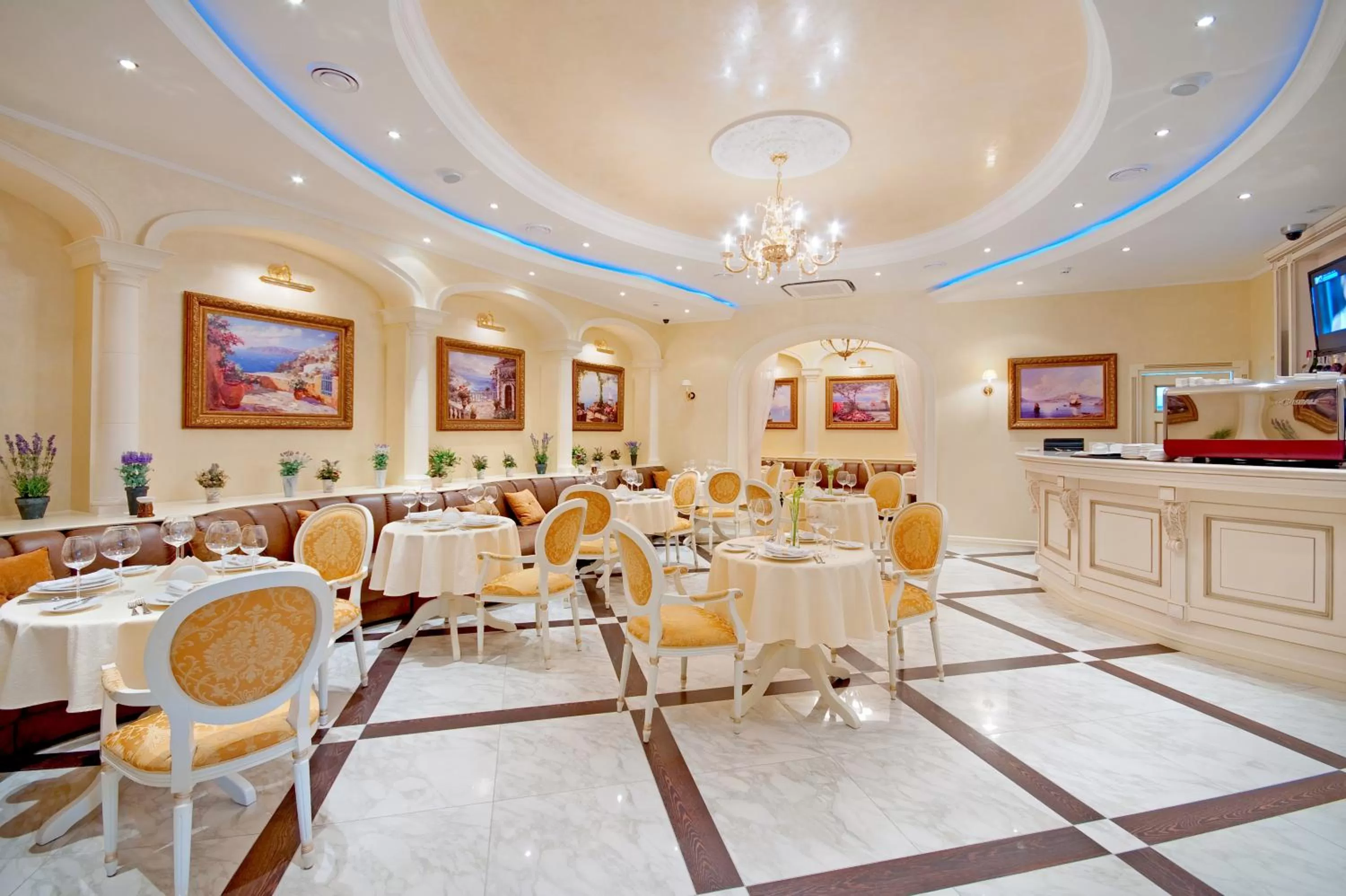 Restaurant/places to eat in Villa Le Premier - Maestro