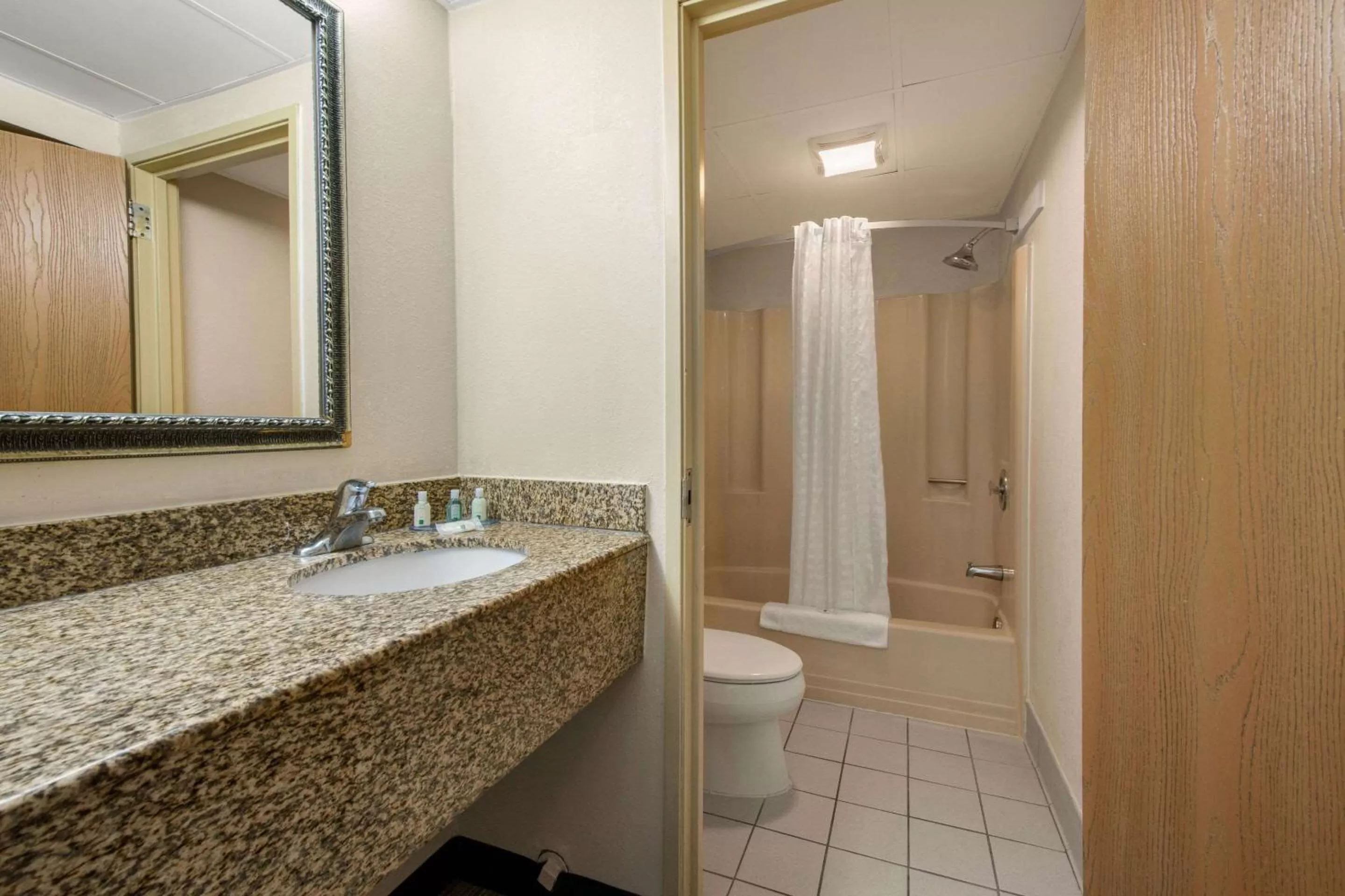 Bathroom in Hibiscus Inn & Suites