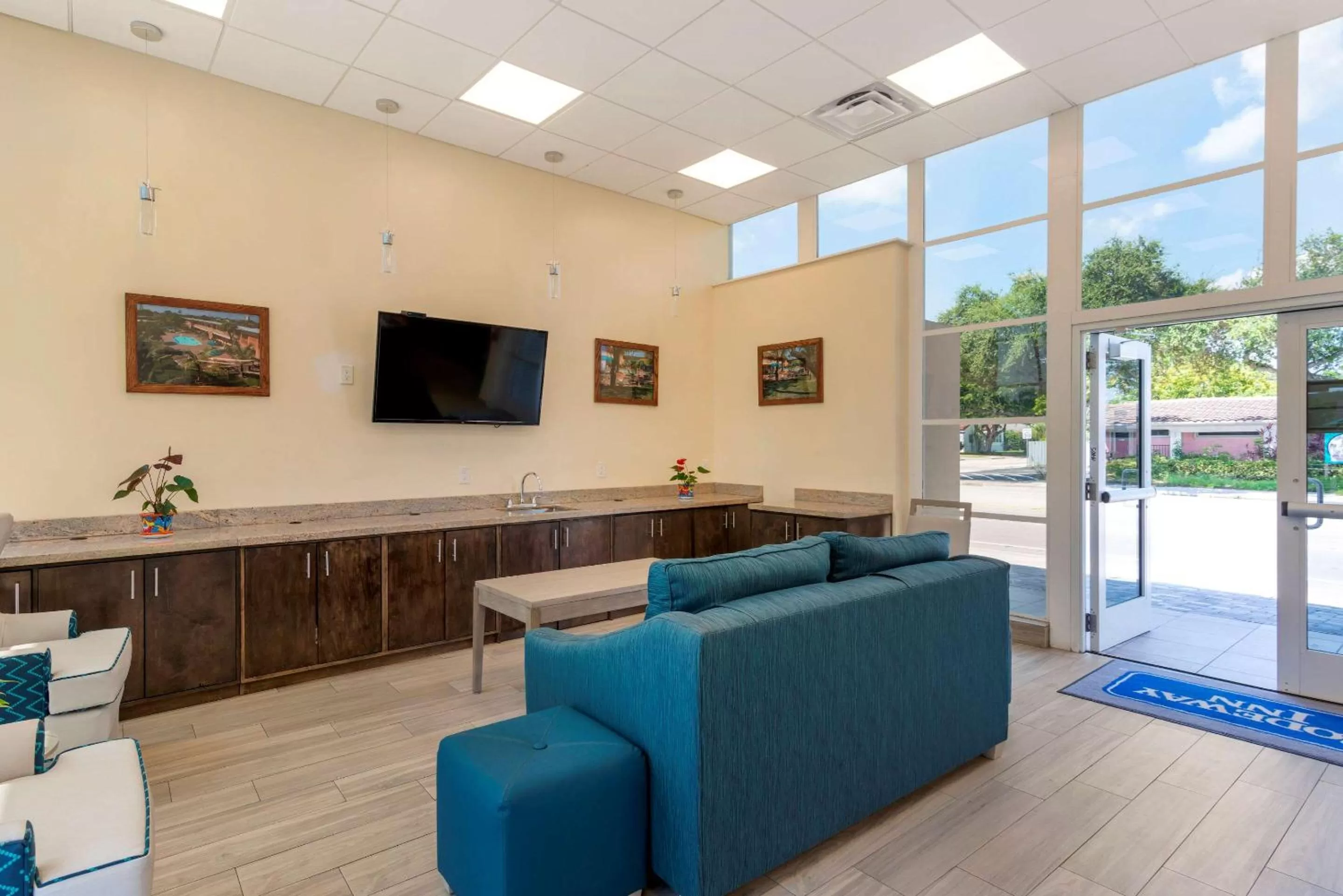 Lobby or reception in Downtown Hollywood Gardens Inn & Suites