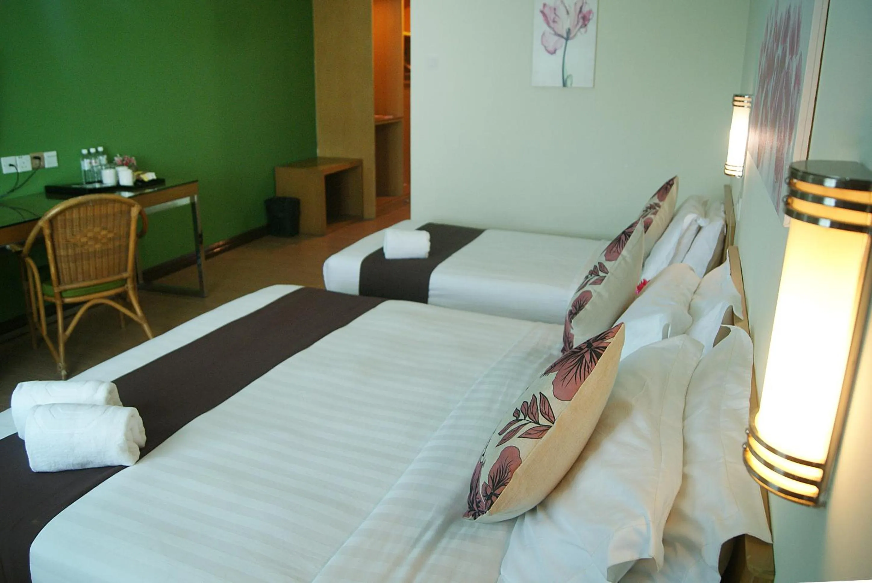 Bed in Tang Dynasty Park Hotel