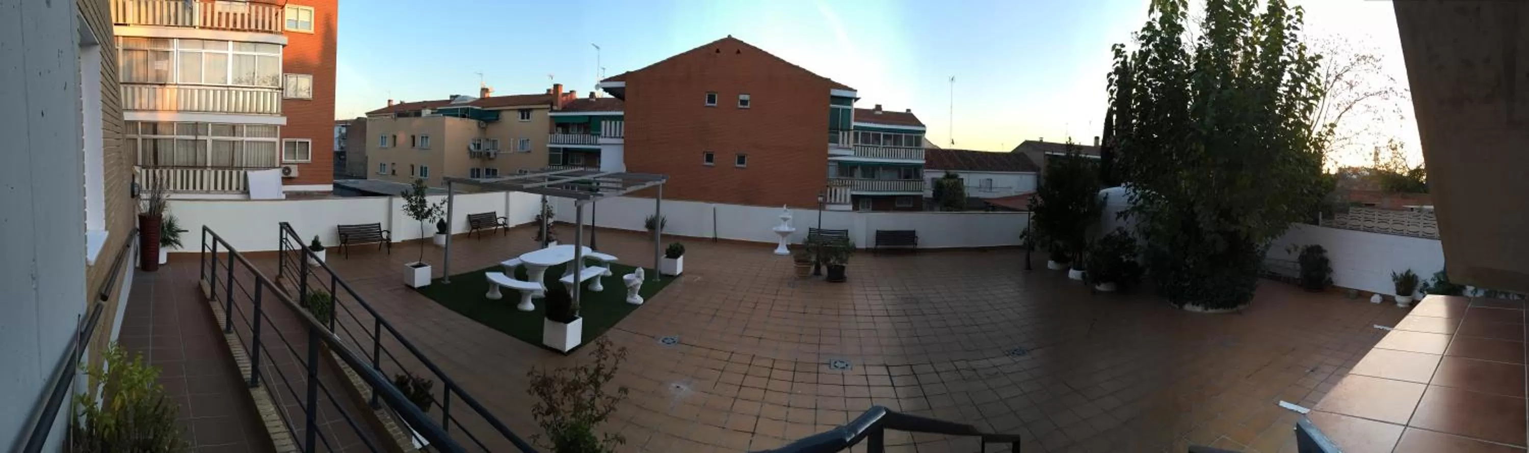 Patio in Hotel Barajas Plaza