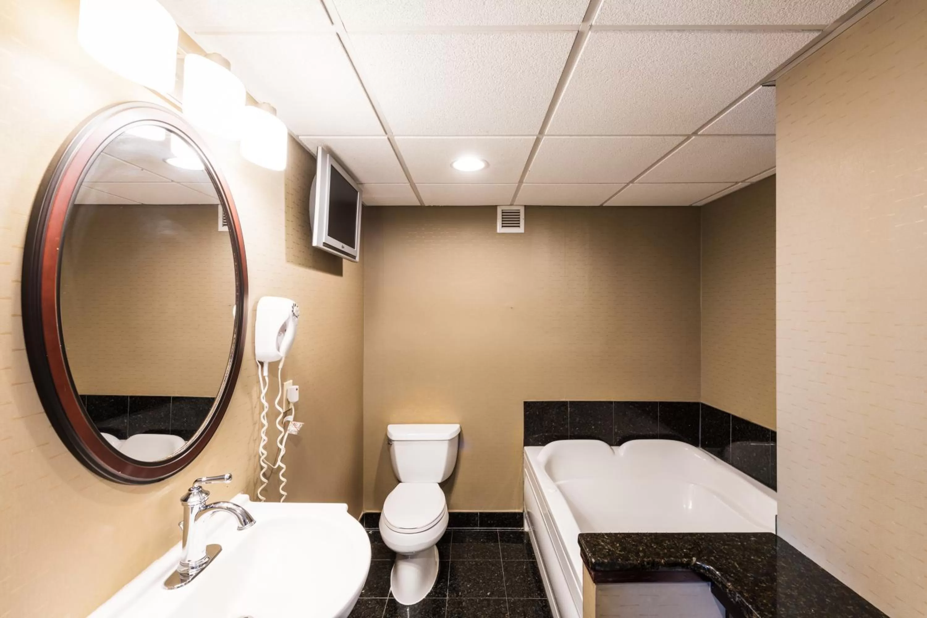 Bathroom in Holiday Inn South Plainfield-Piscataway by IHG