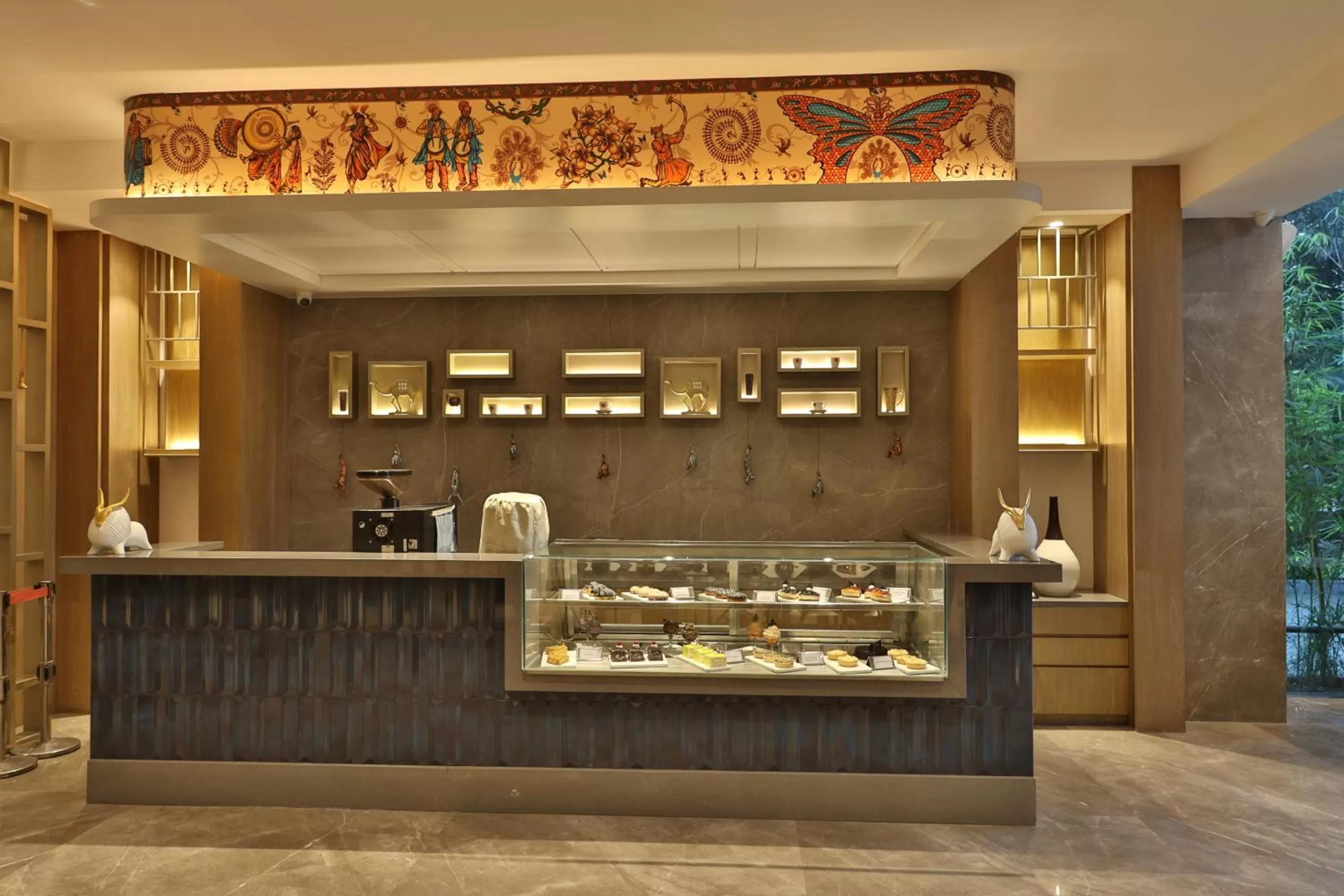 Restaurant/places to eat in Express Inn The Business Luxury Hotel