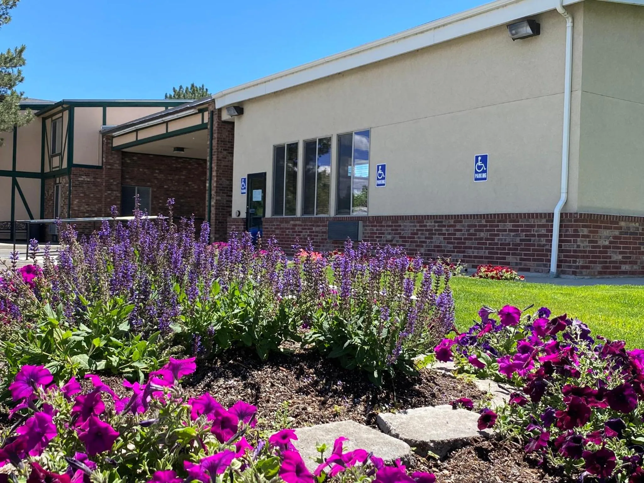 Facade/entrance in National 9 Inn Price