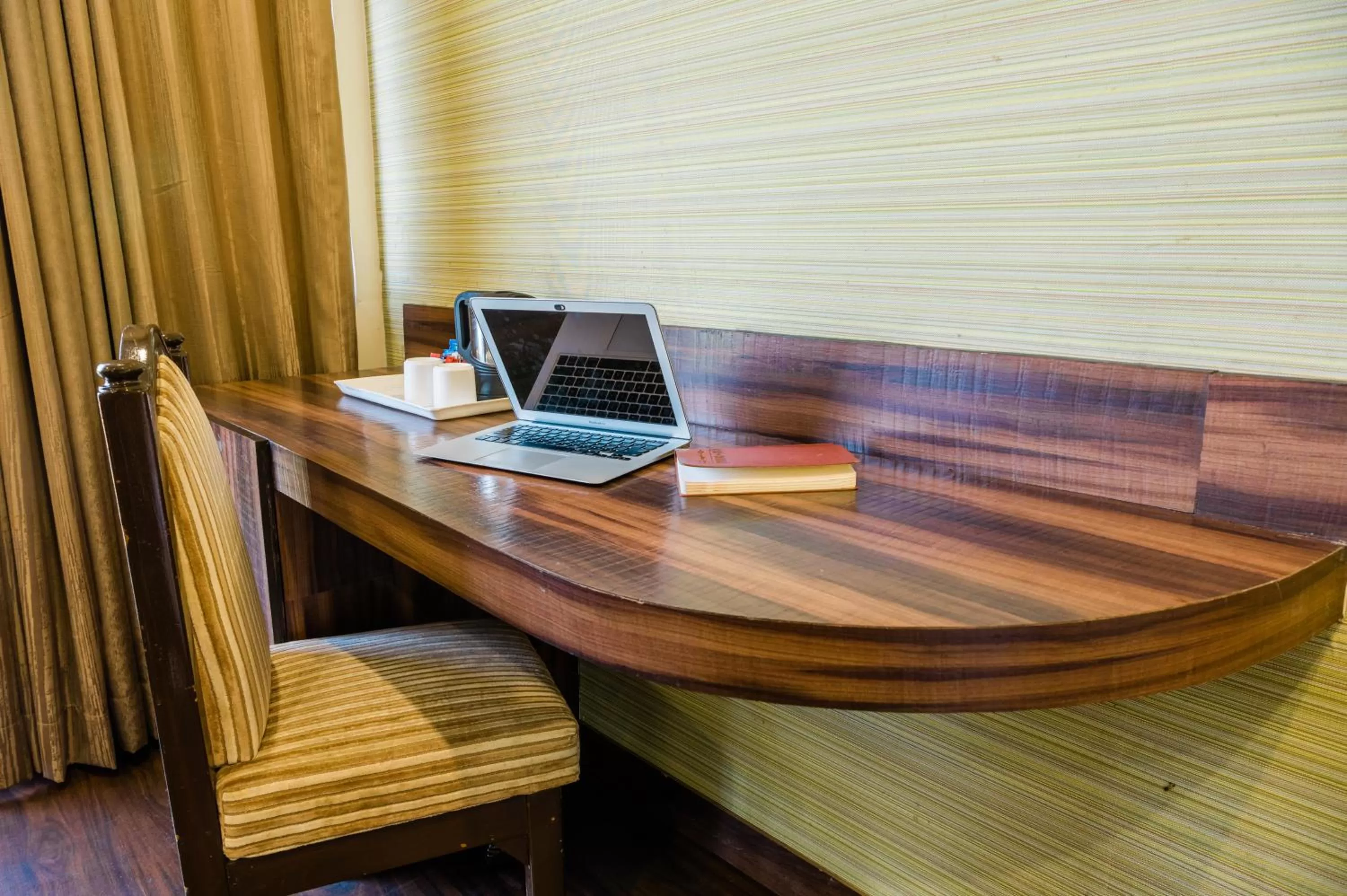 hair dresser in Hotel Shiva Continental