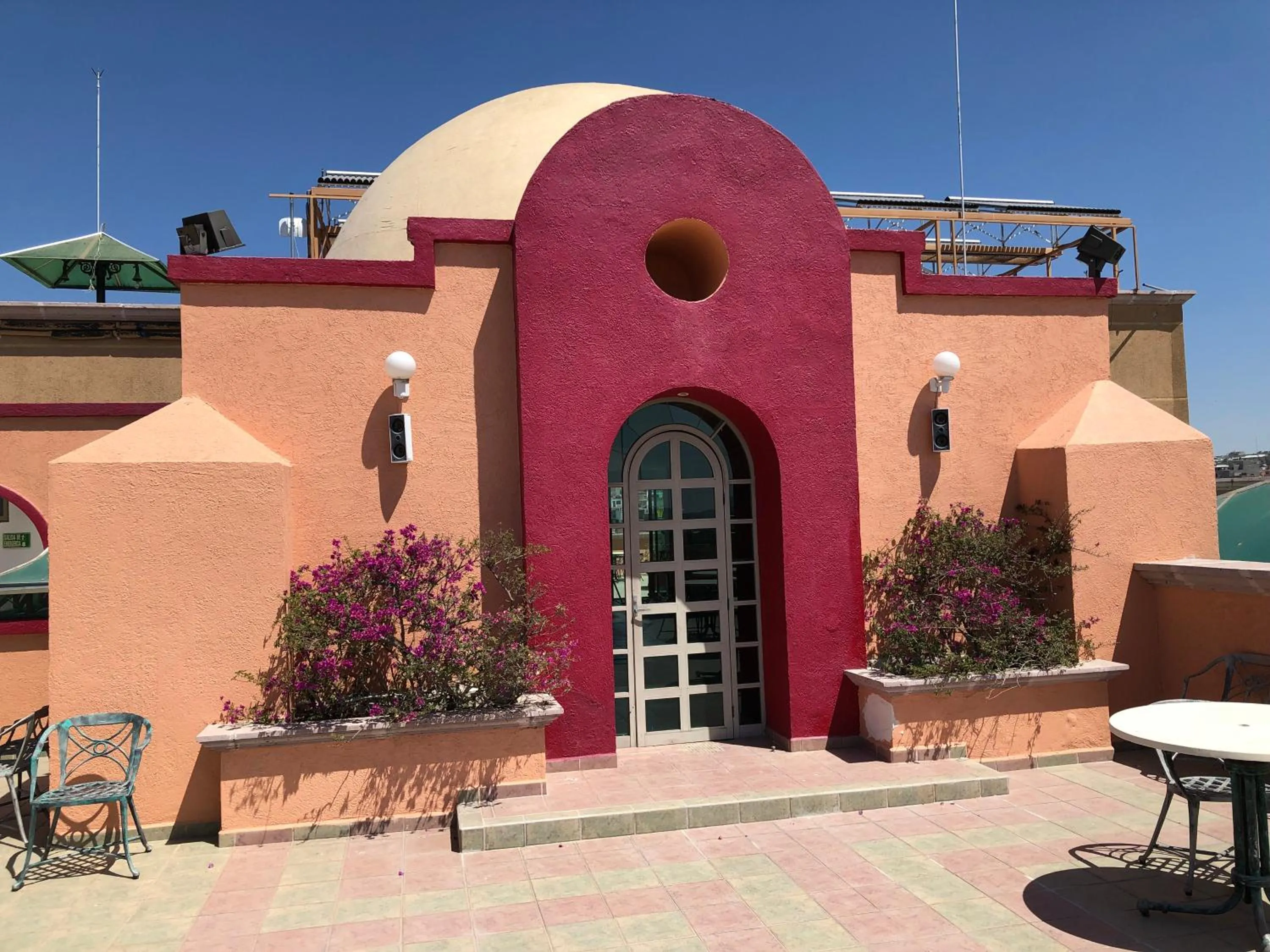 Property building in Hotel Quinta Cesar