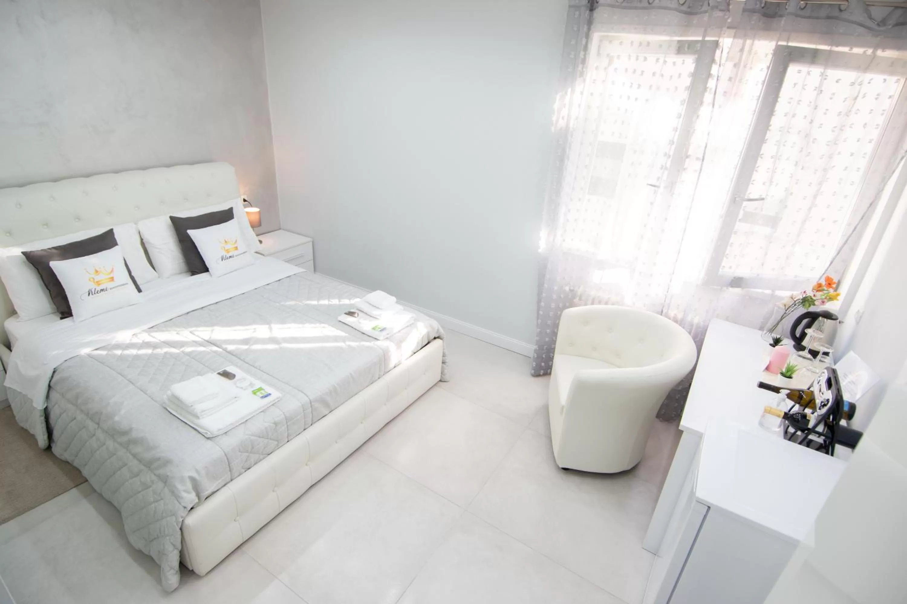 Bed in Klemi, rooms in old town