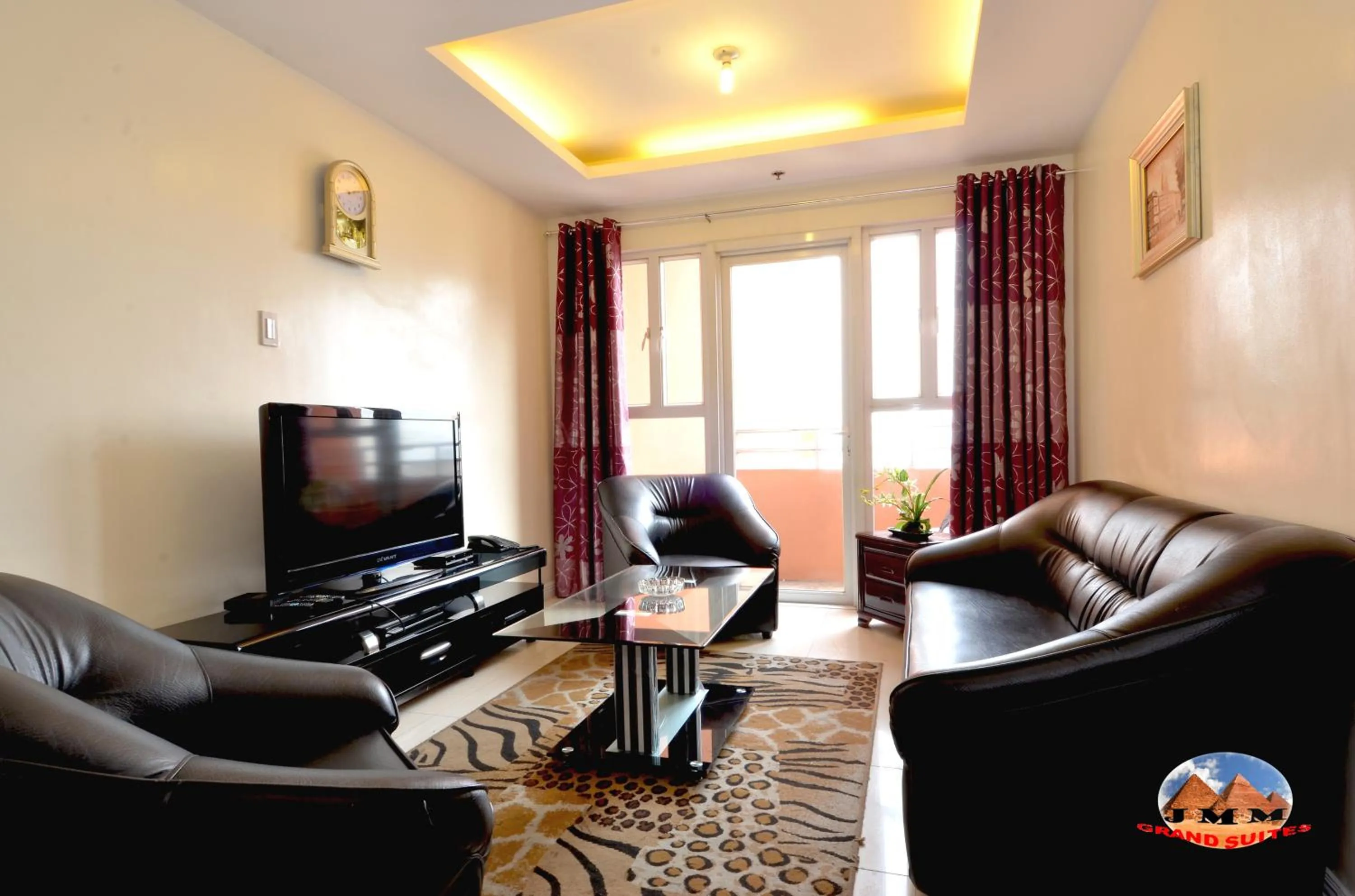Living room, Lounge/Bar in Jmm Apartment Suites