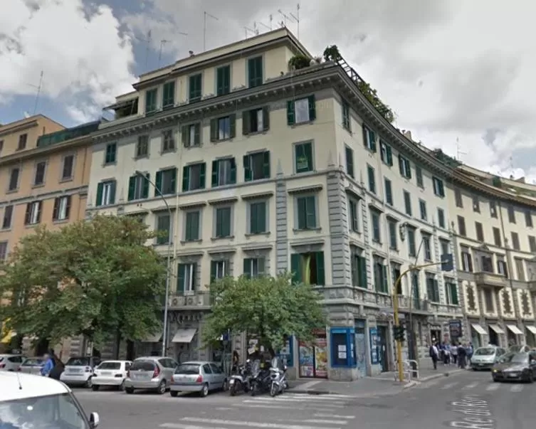 Property building in Bed And Breakfast King Plaza