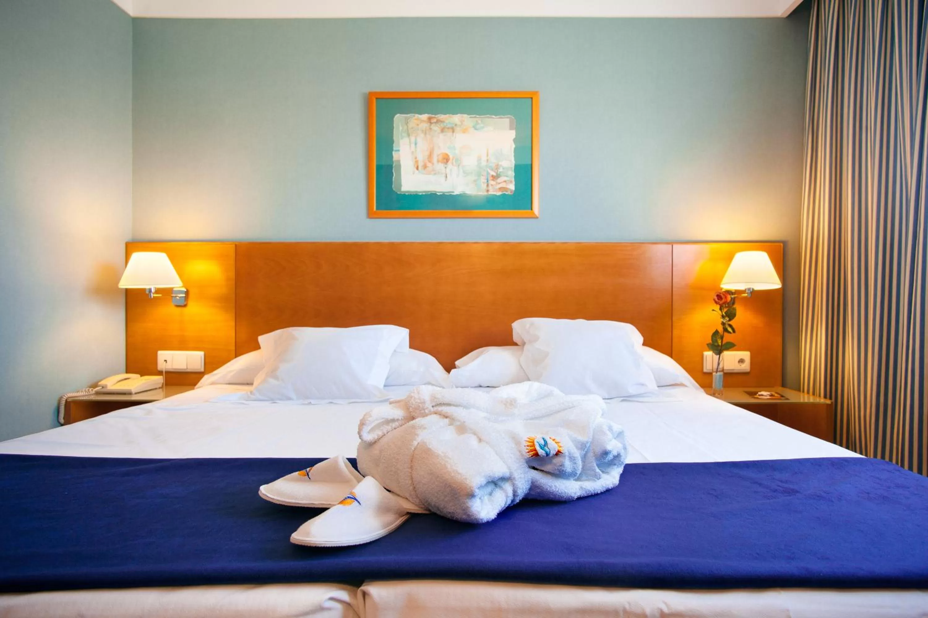 Bedroom, Bed in Globales de los Reyes