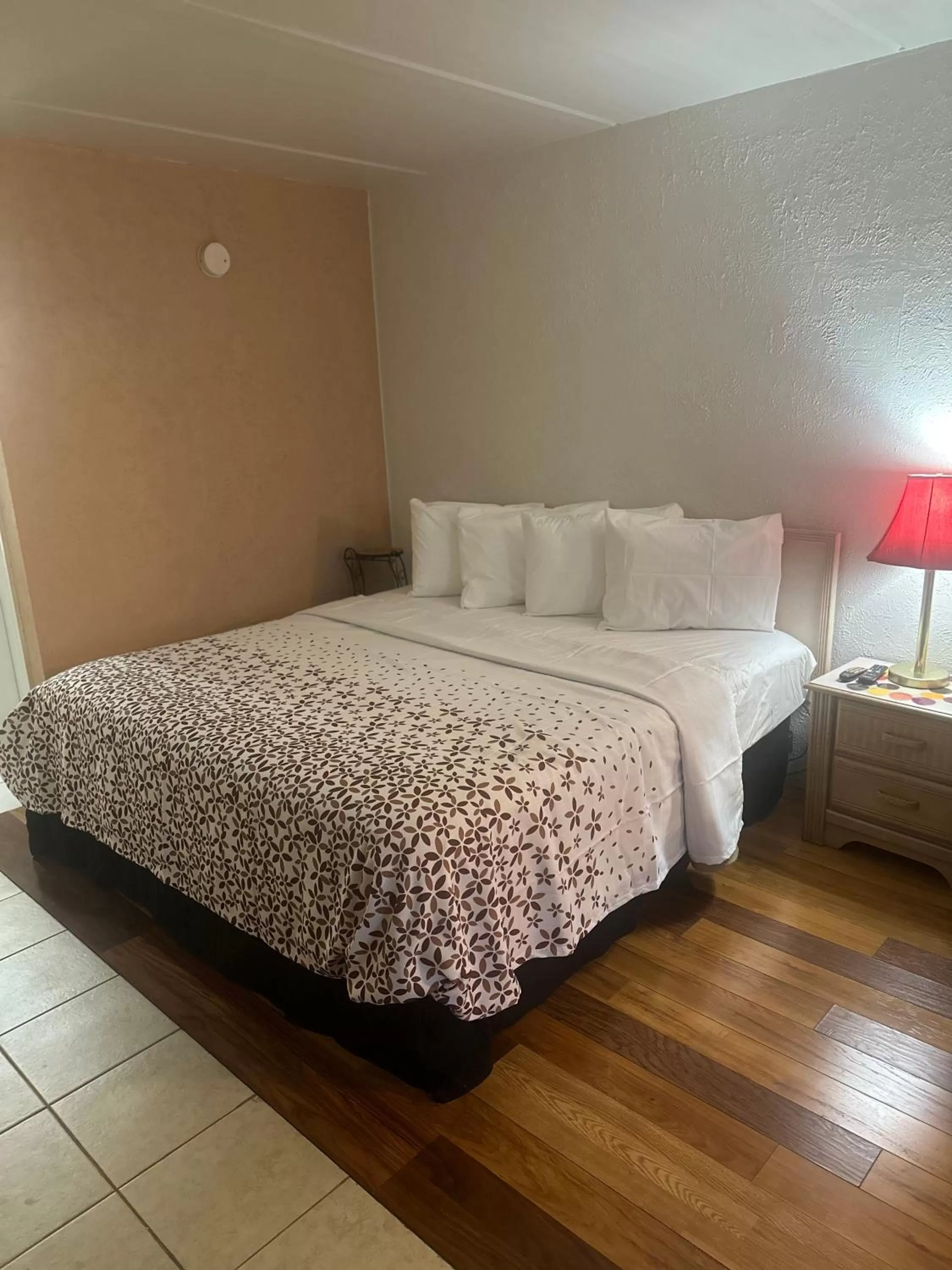 Bed in THE FLORIDIAN INN