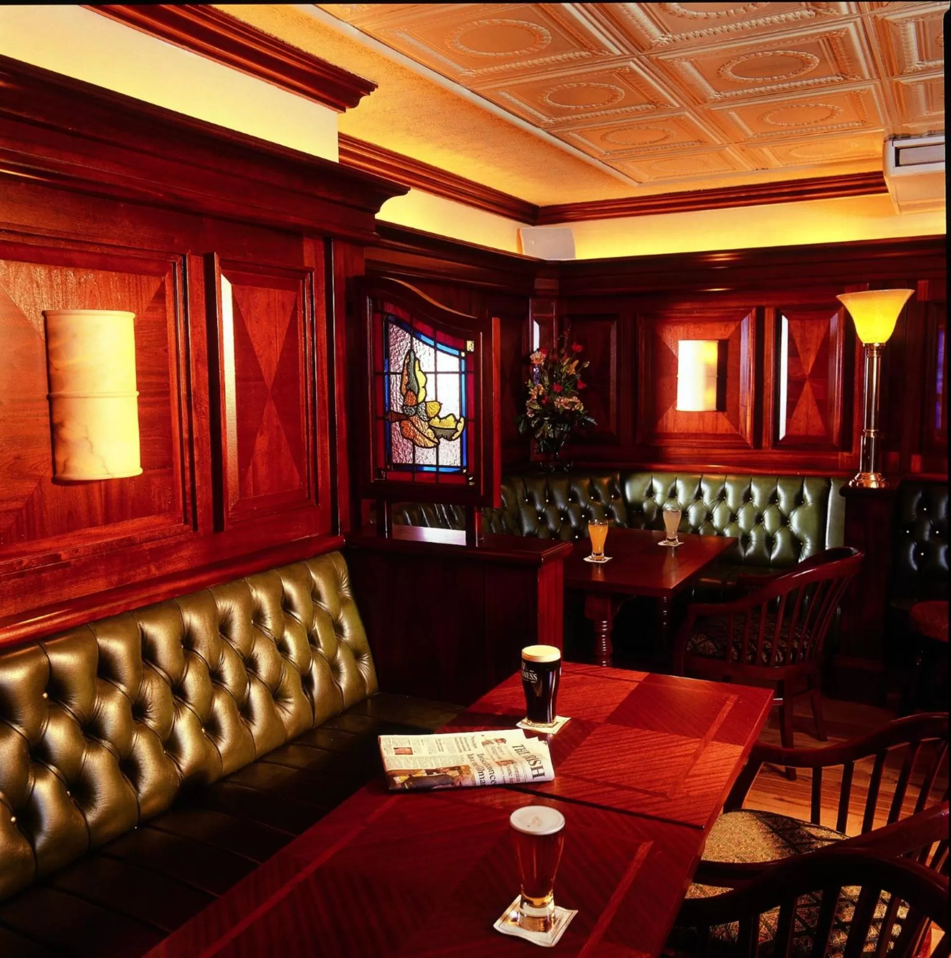 Restaurant/places to eat in Seven Oaks Hotel