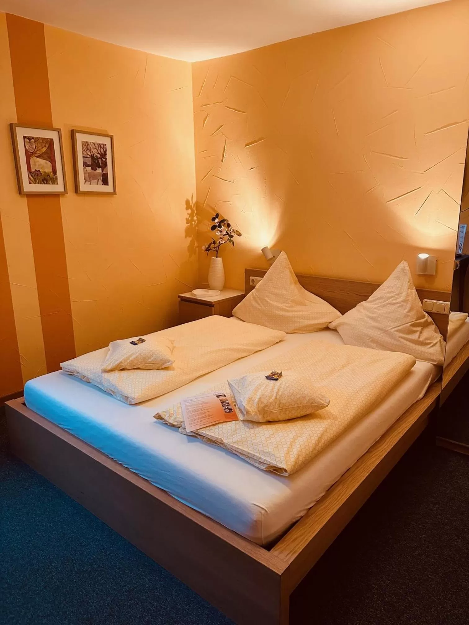 Bed in Hotel Cafe Restaurant Loreleyblick