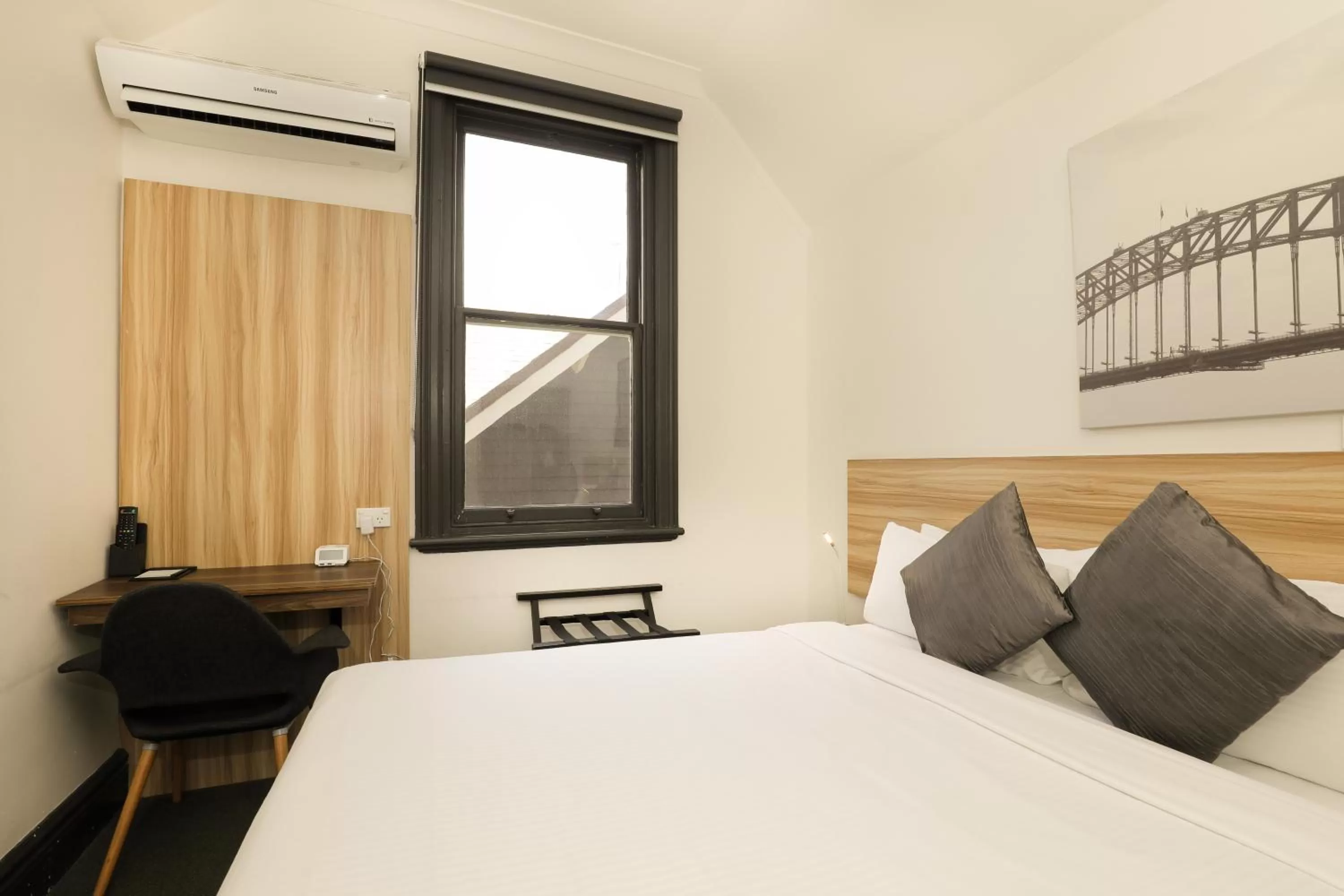 Standard Triple Room with Shared Bathroom in Glenferrie Lodge