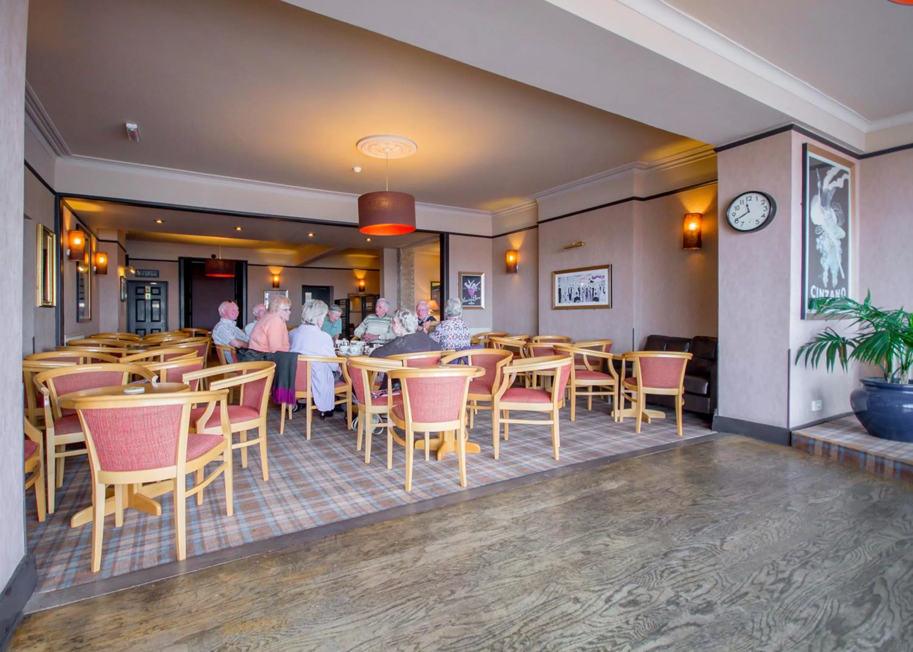 Communal lounge/ TV room in Smiths Hotel