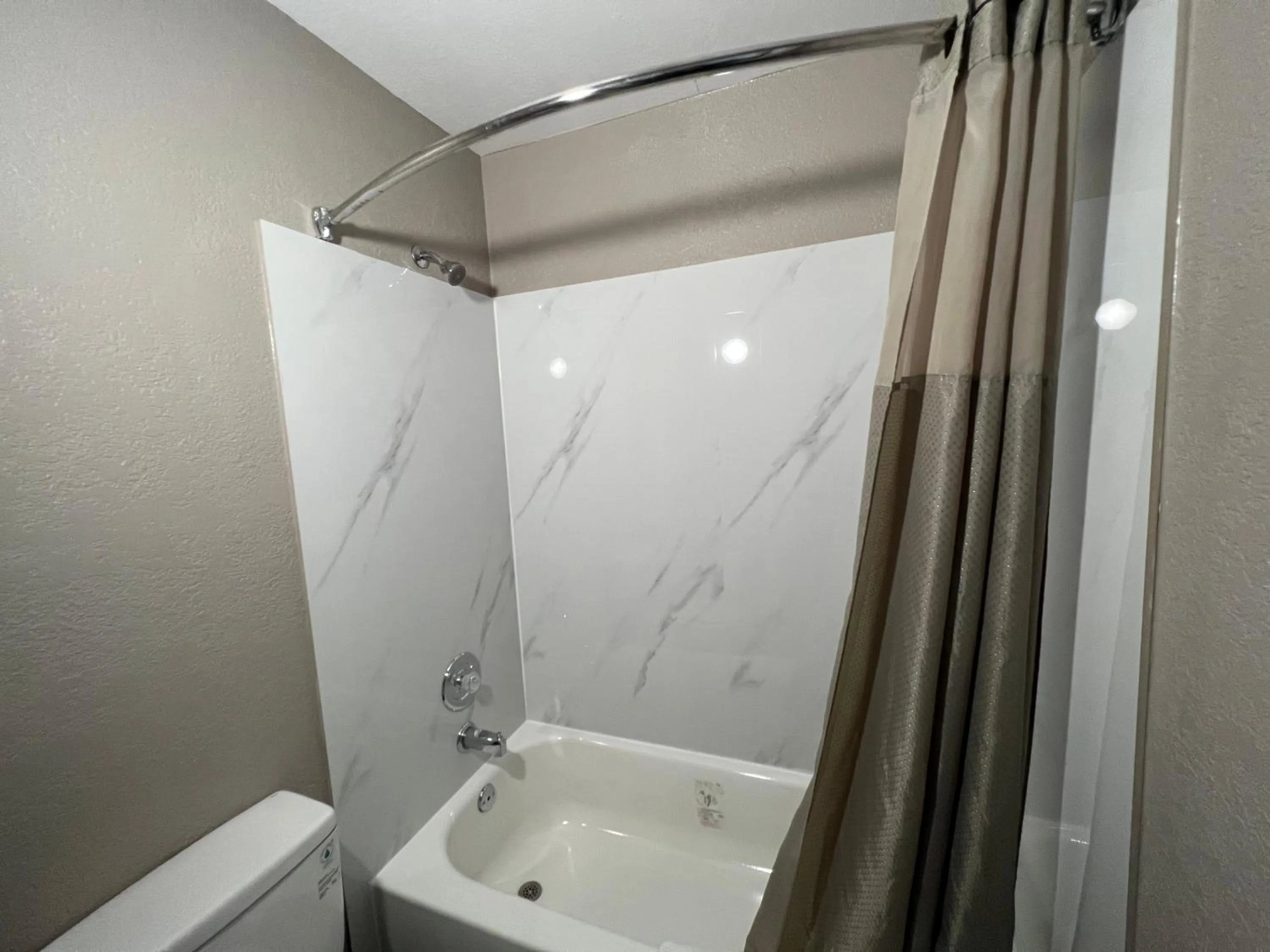 Bathroom in Motel 6-Altoona, IA - Des Moines East