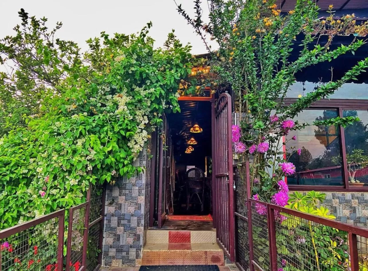 Facade/entrance in Samskara & Samsara