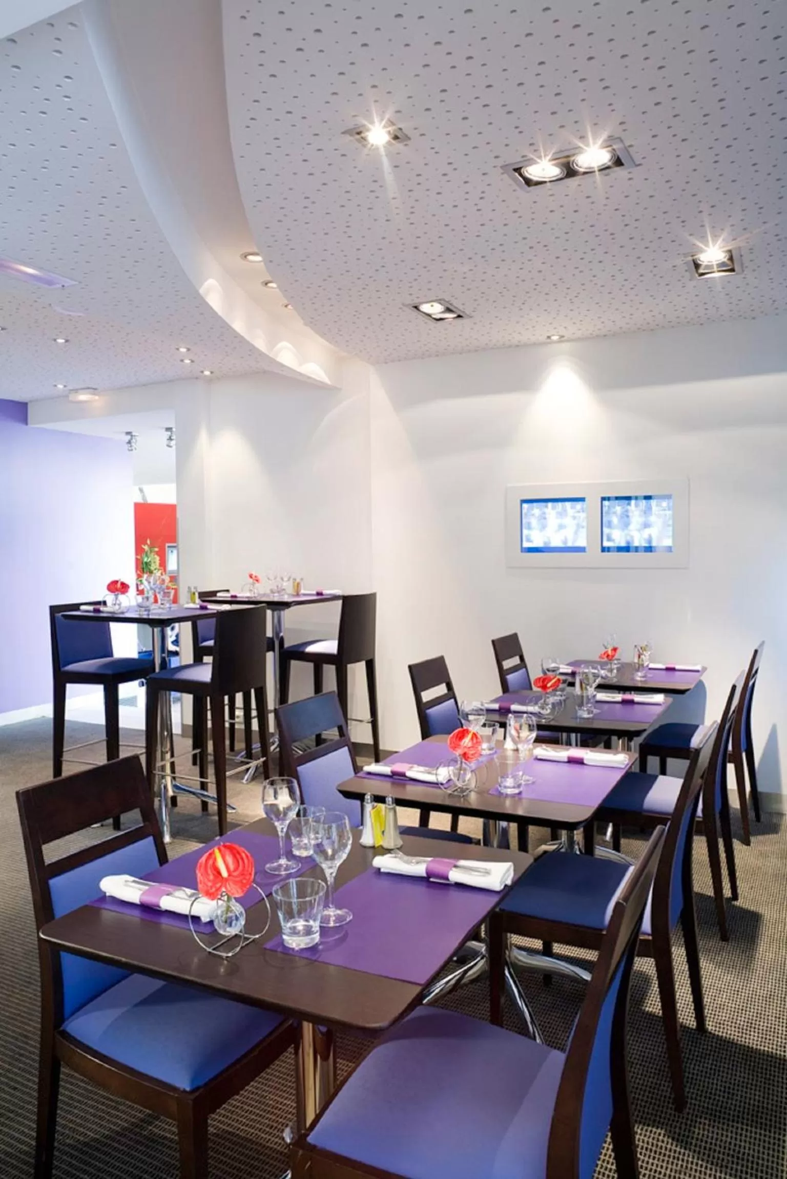 Lounge or bar in Novotel Amiens Pôle Jules Verne