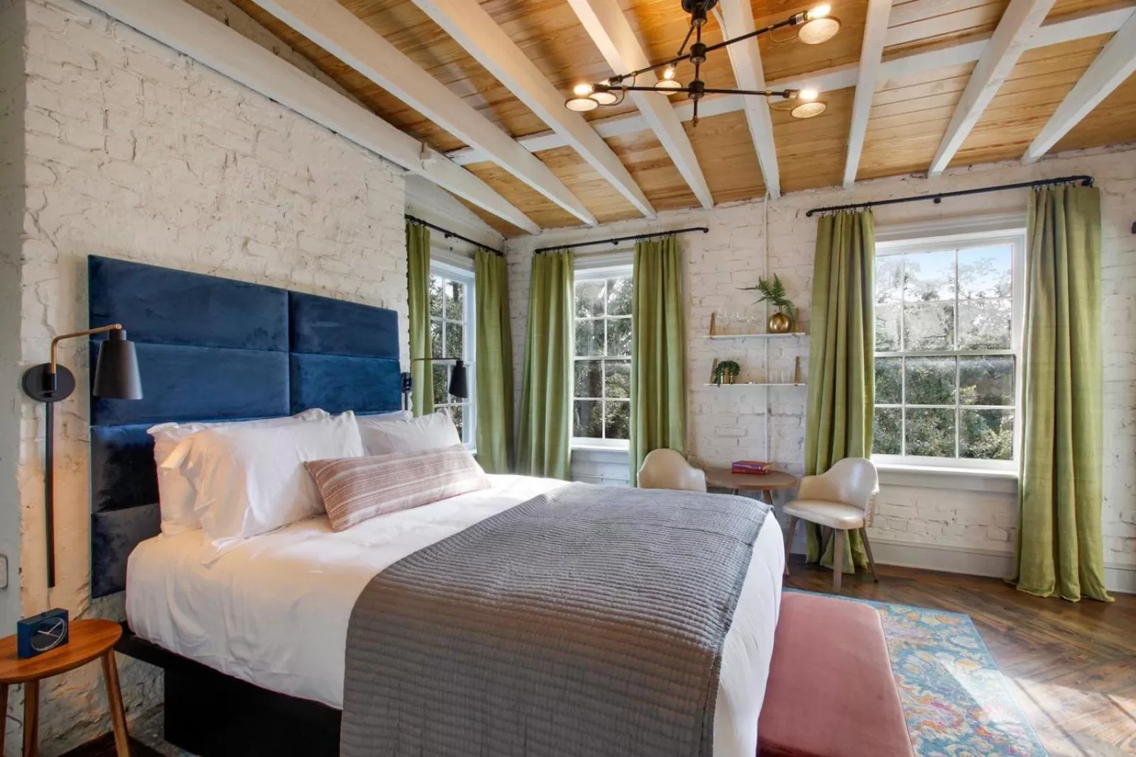 Bed in The Present Hotel