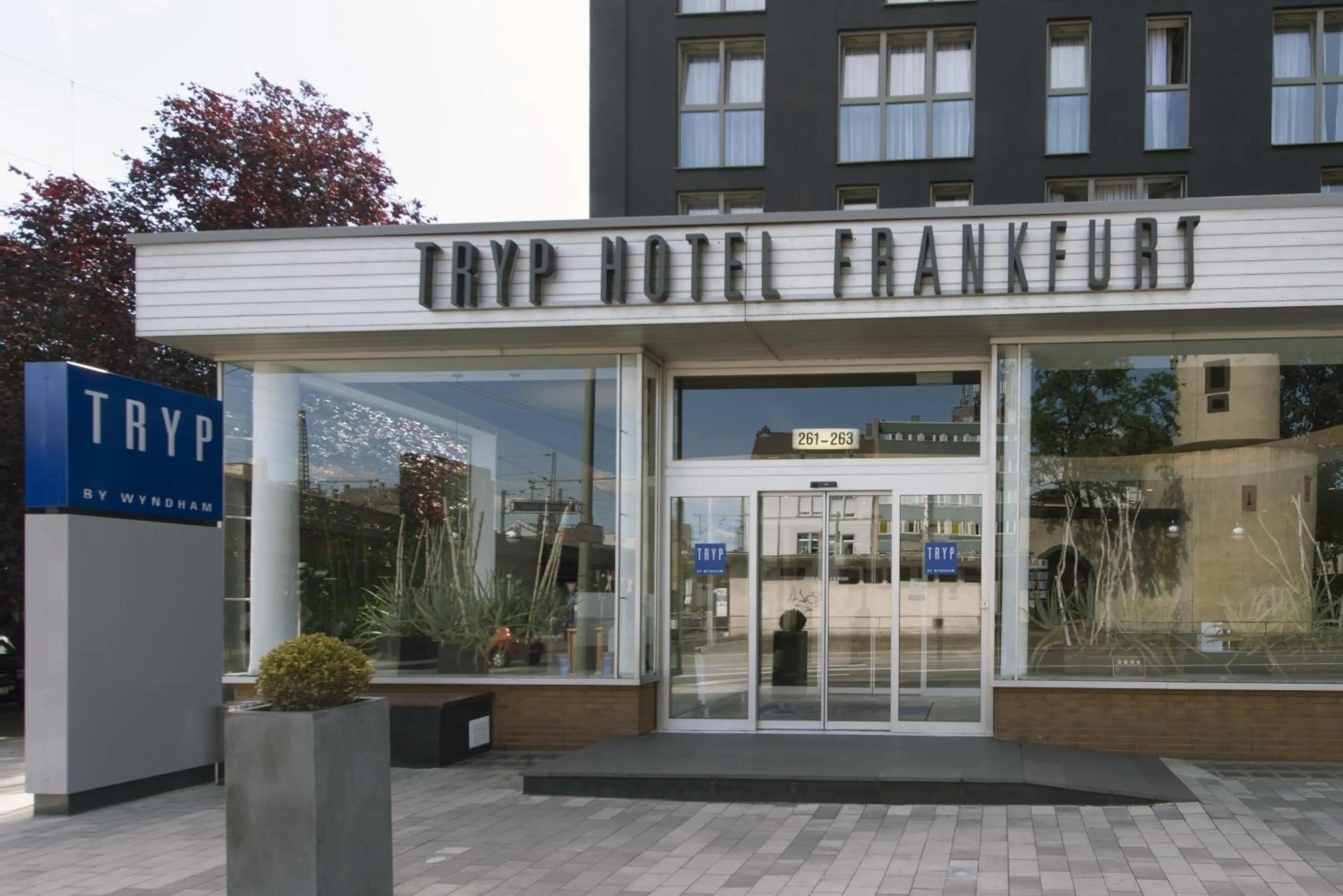Facade/entrance in Tryp by Wyndham Frankfurt