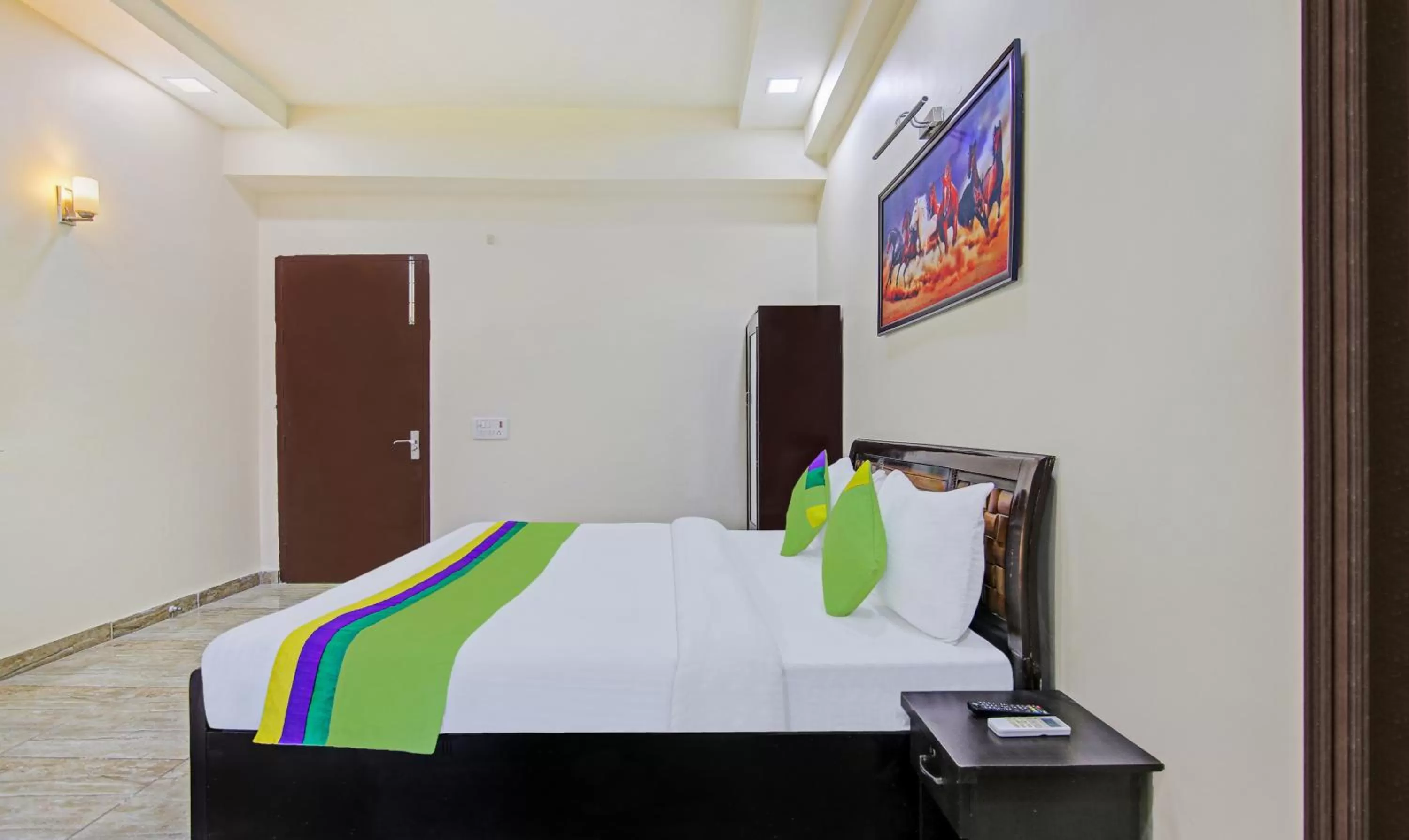 Bed in Treebo Trend Amaya Inn Sector 72