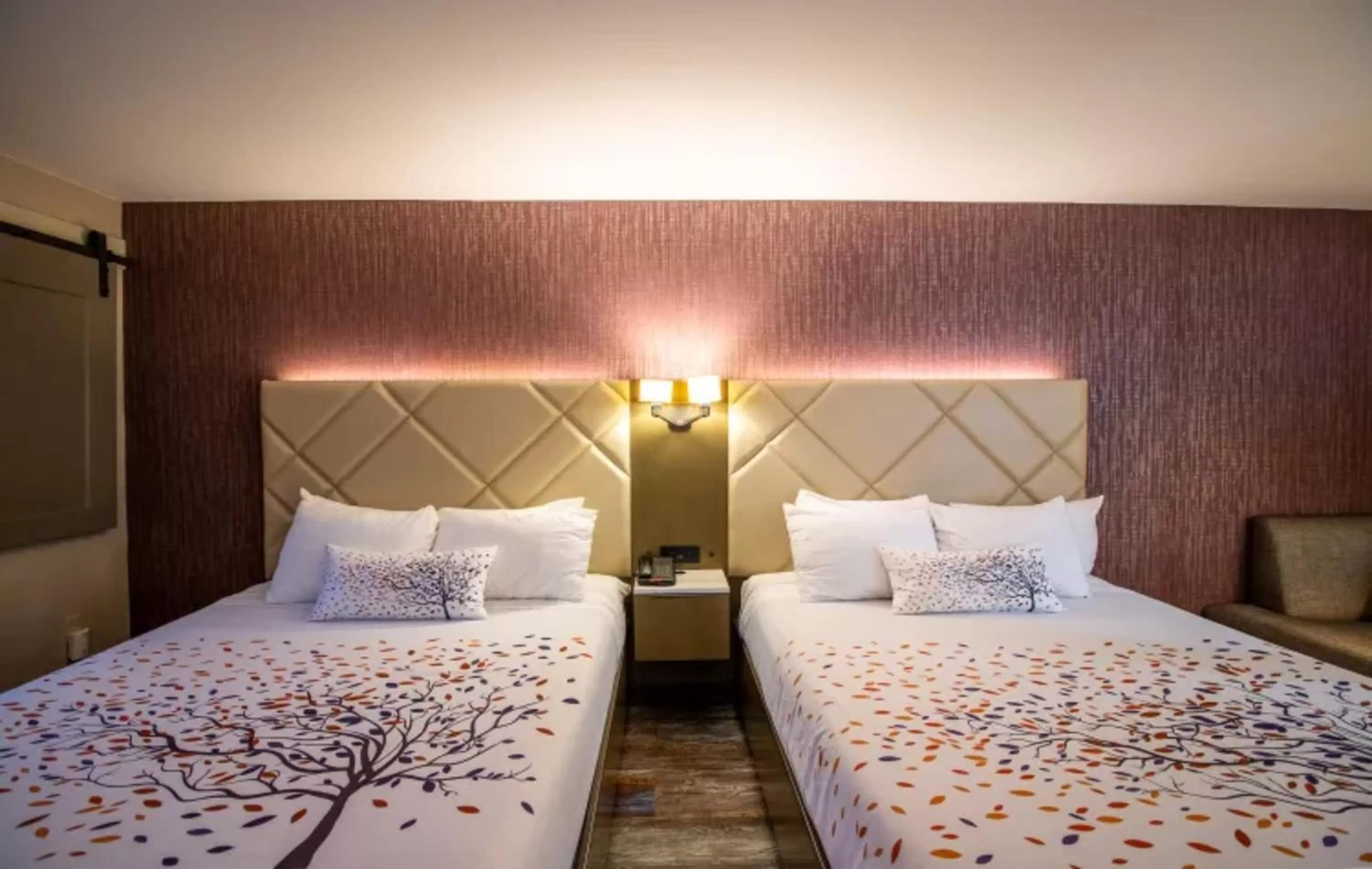 Bed in Empeiria High Sierra Hotel