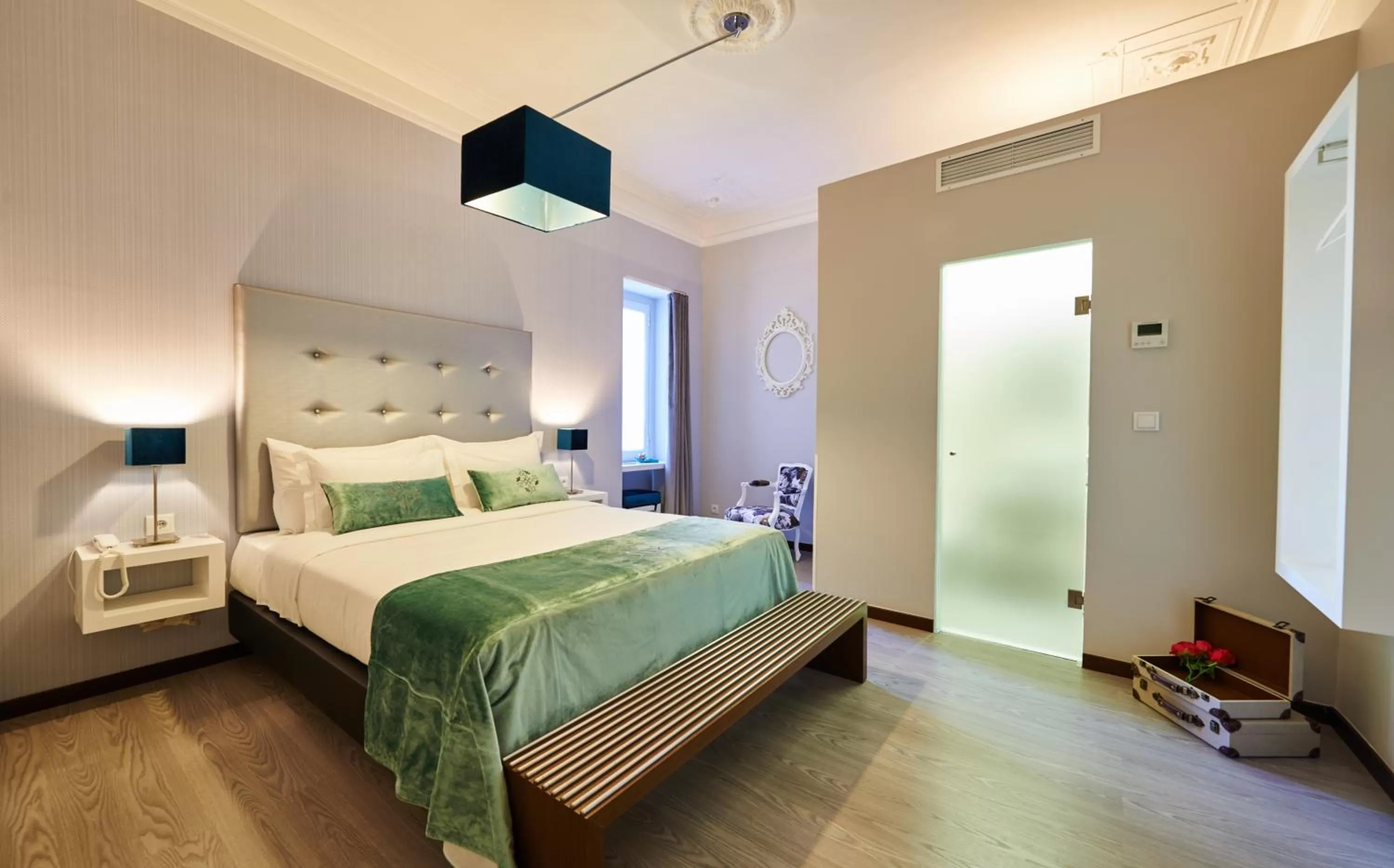 Bedroom, Bed in Silk Lisbon