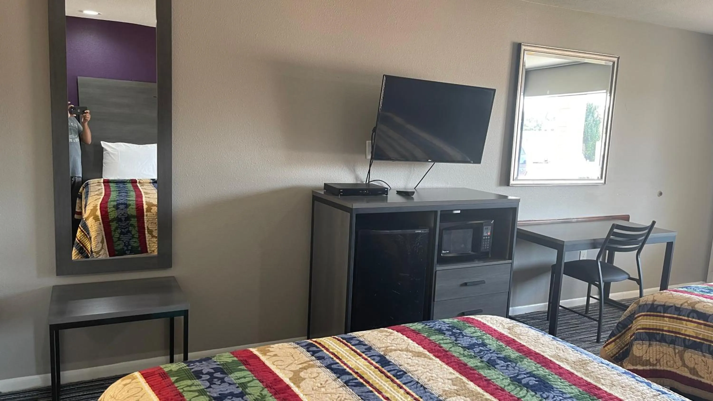 Bed in Executive Inn and Suites Houston