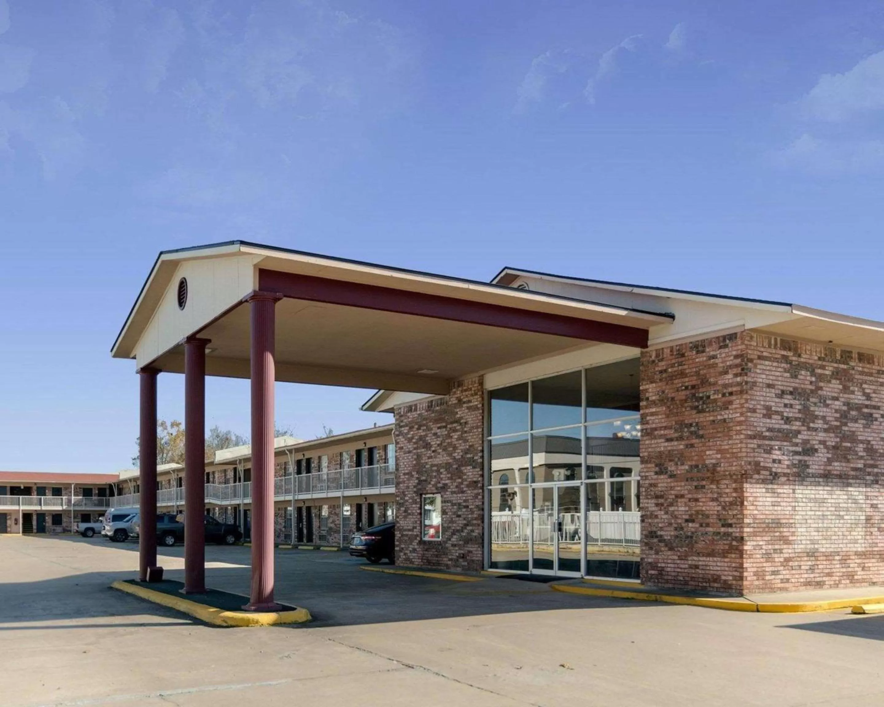 Property Building in Econo Lodge Russellville I-40