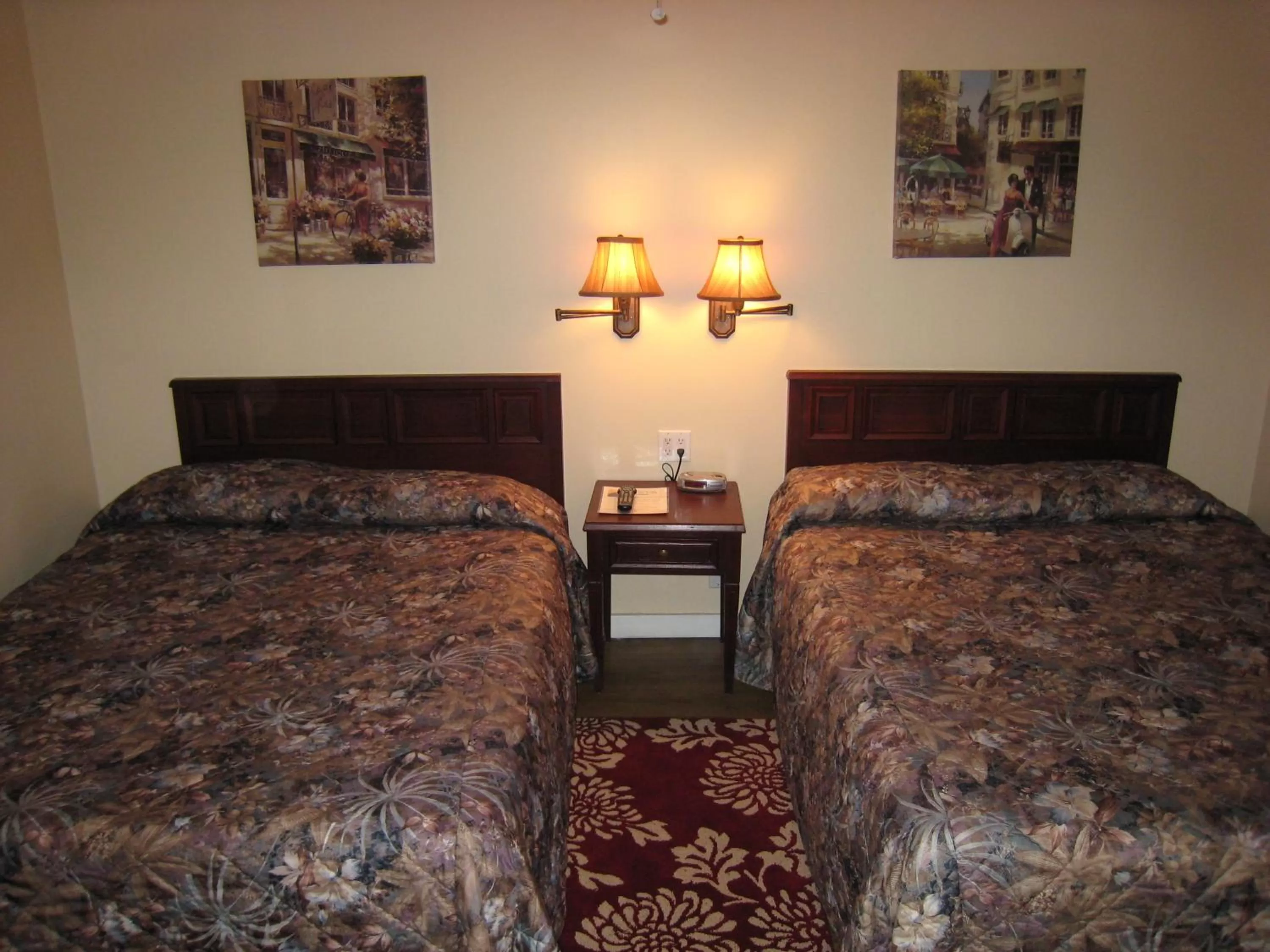 Bed in Johnny's Motel