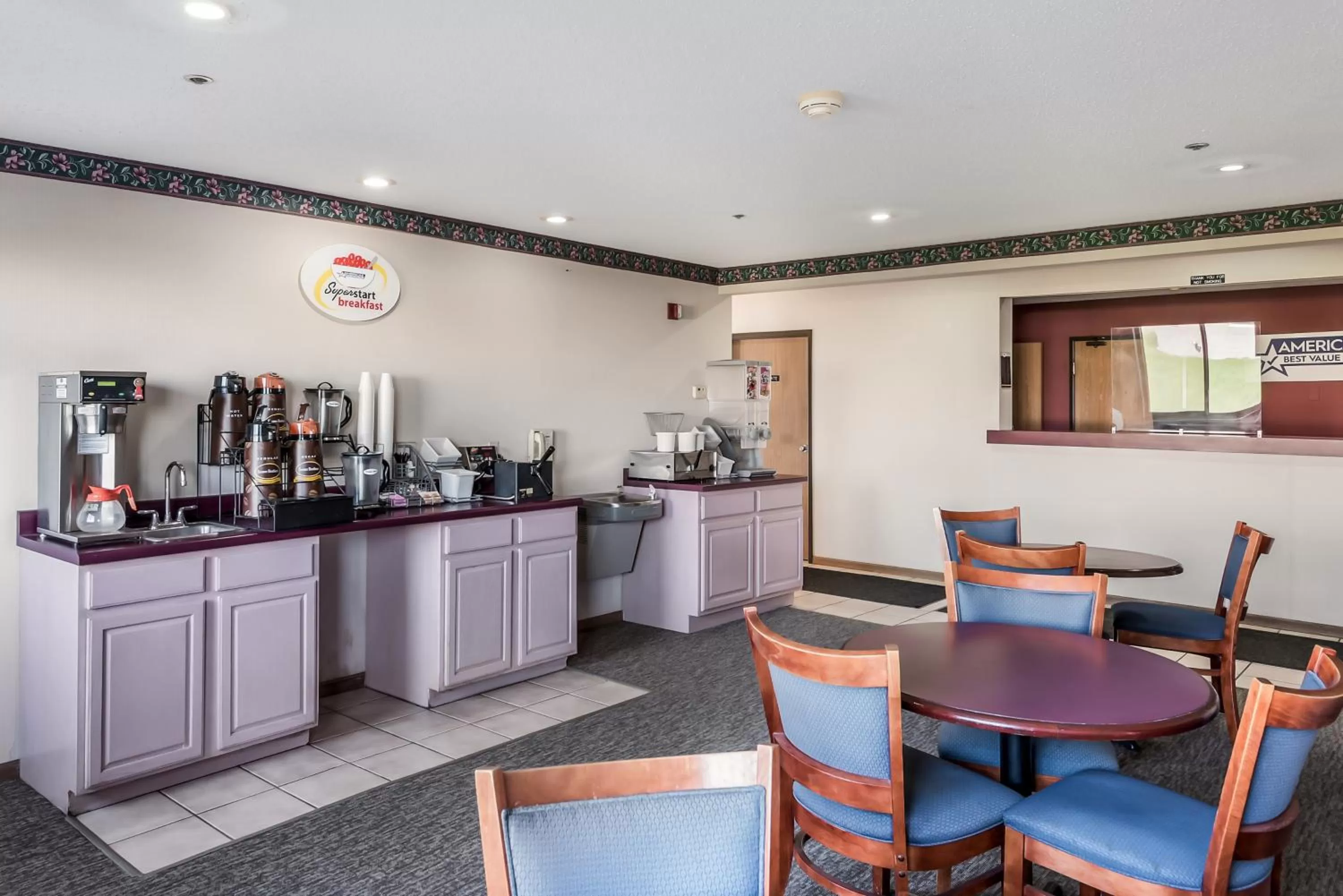 Restaurant/places to eat in Americas Best Value Inn-Wenona