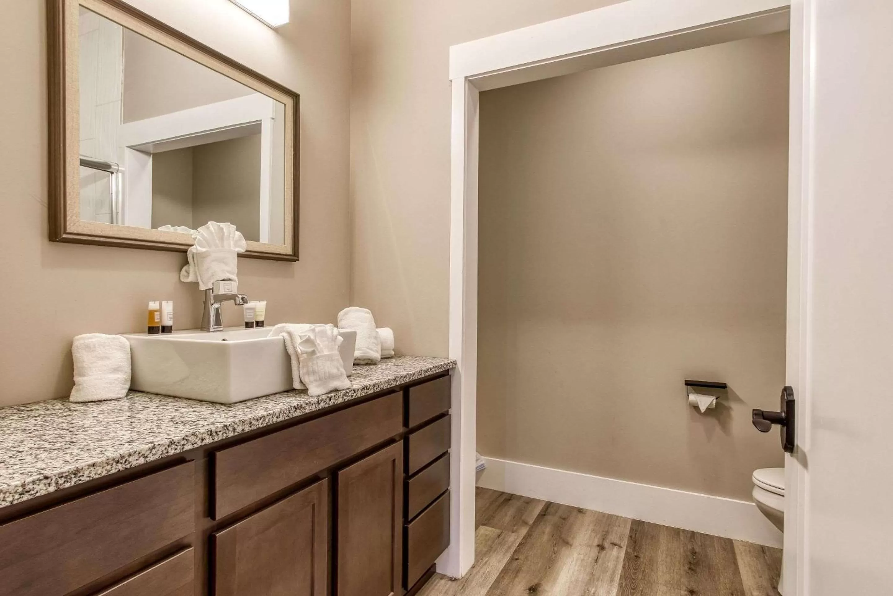 Bathroom in Central Hotel, Ascend Hotel Collection
