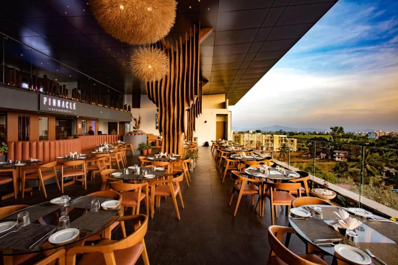 Restaurant/Places to Eat in Sapphire Premium Hotel & Suite