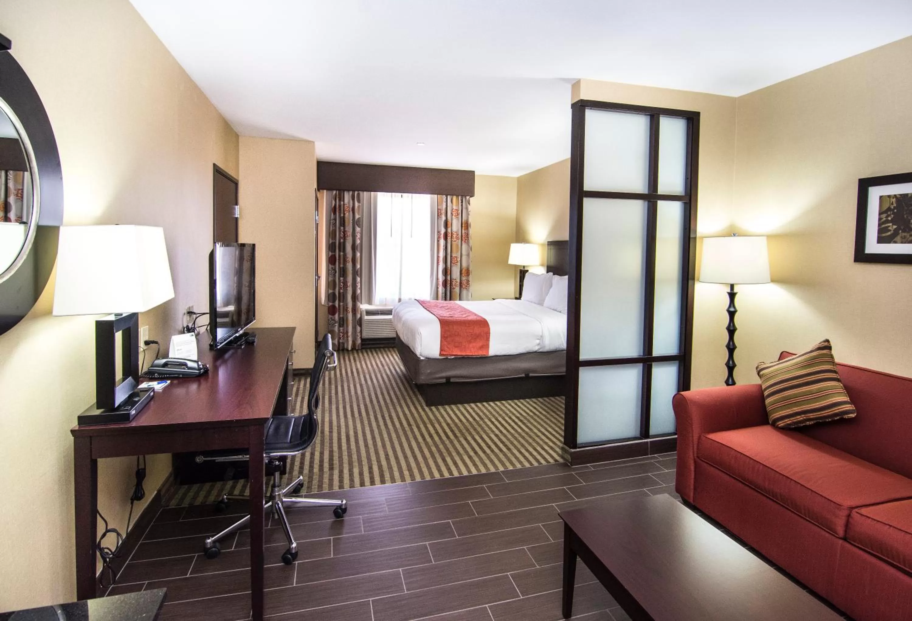 Photo of the whole room, Bed in Holiday Inn Express & Suites Elkton - University Area by IHG