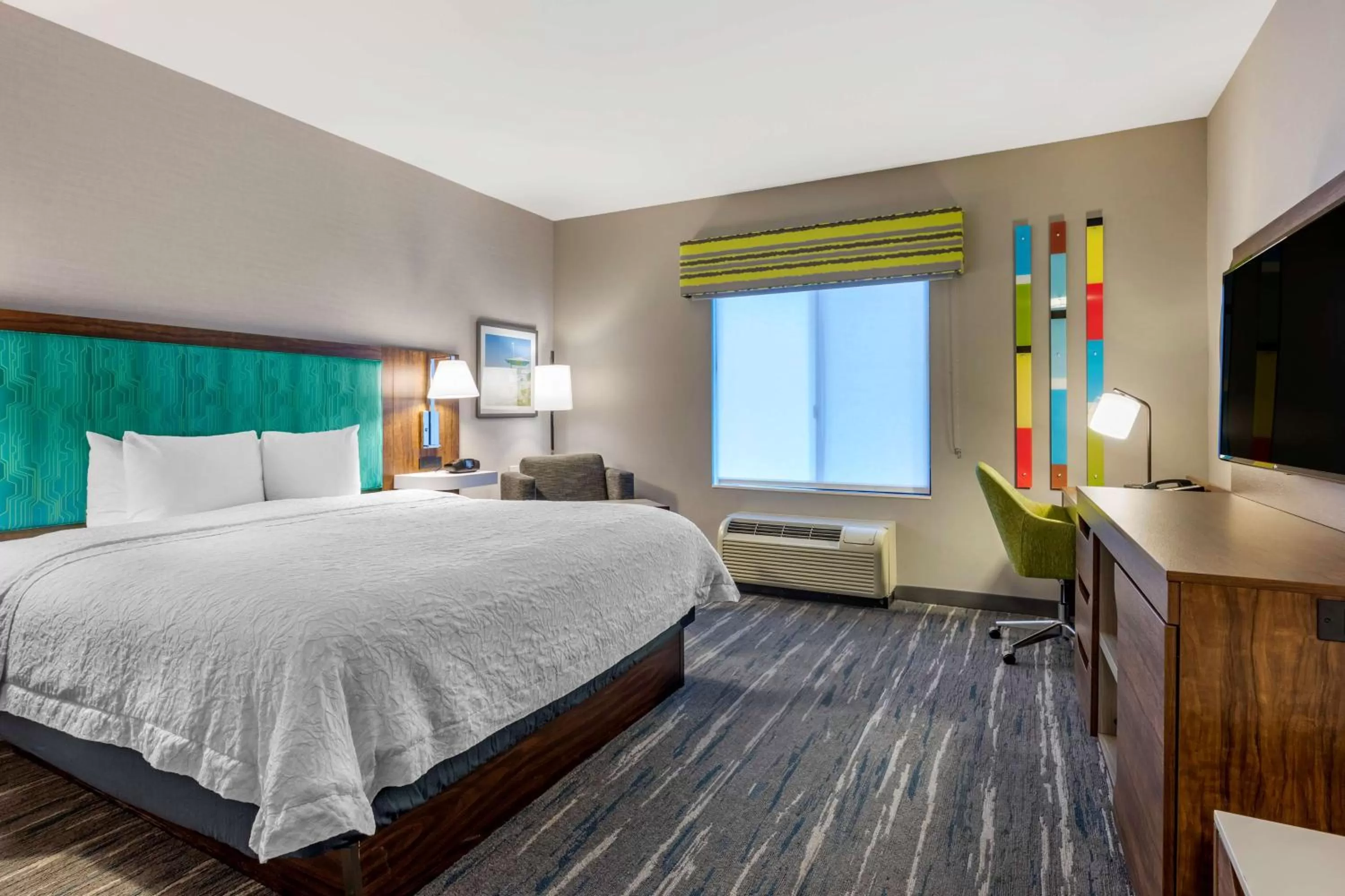 Bedroom, Bed in Hampton Inn Carlsbad North San Diego County