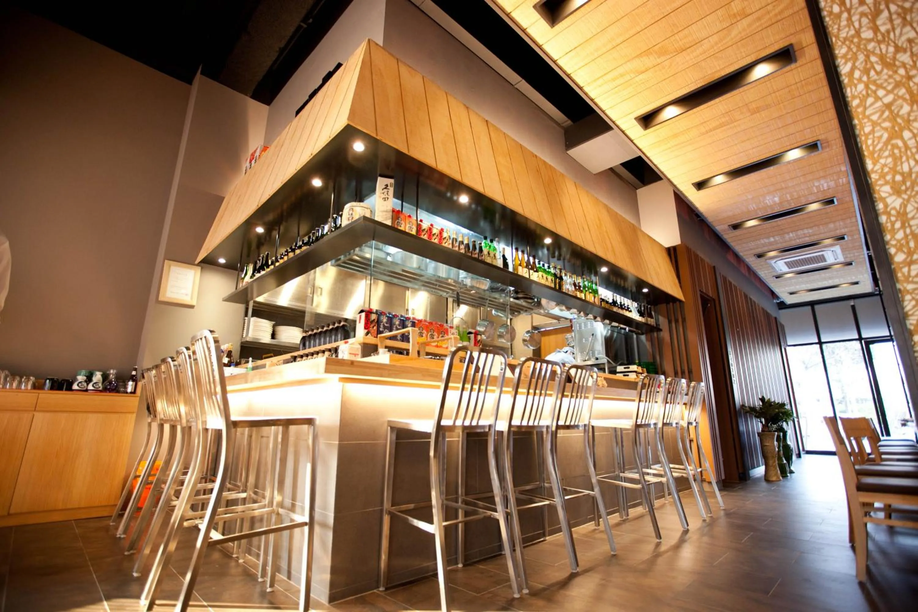 Restaurant/places to eat in Hotel Avenue