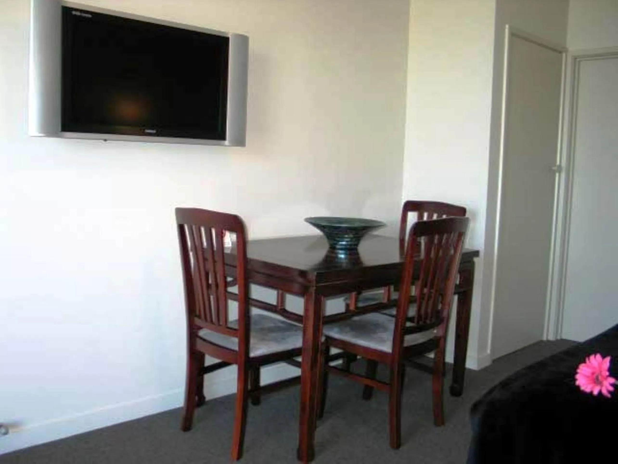 Seating area in City Central Motel Apartments
