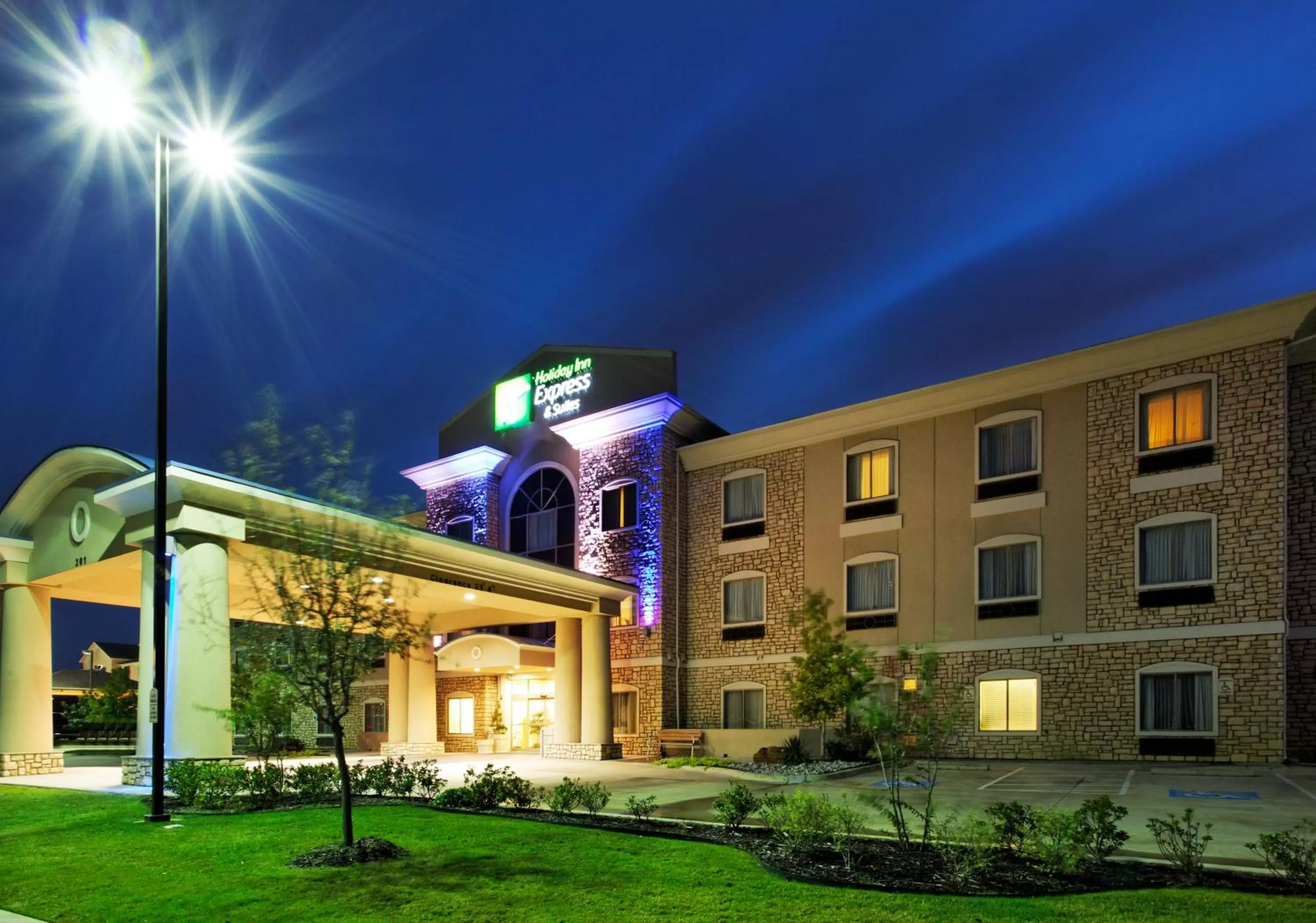 Property building in Holiday Inn Express Hotel & Suites Mansfield by IHG