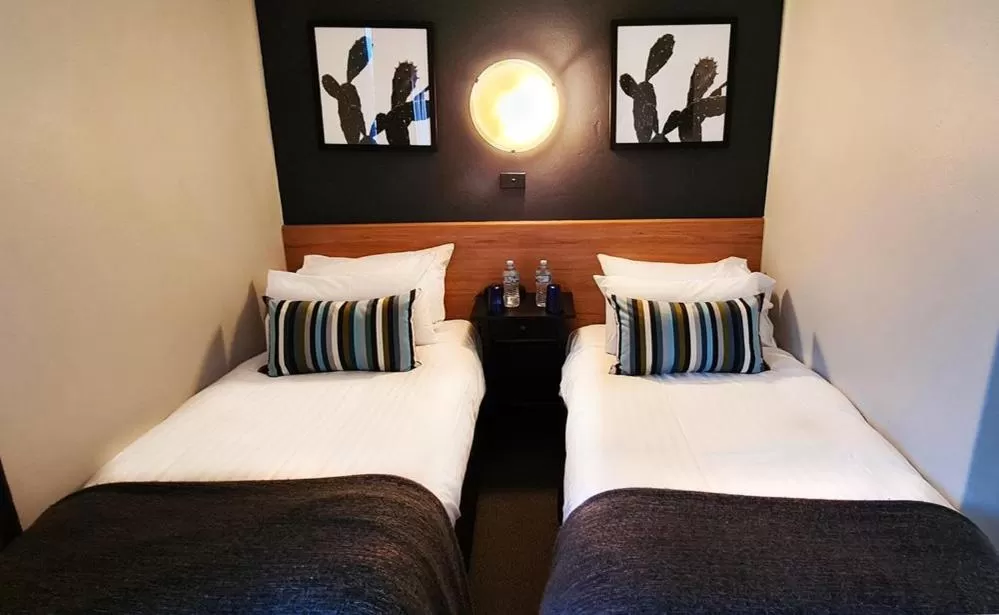 Signature Queen plus Twin Room in The Oriana, Orange