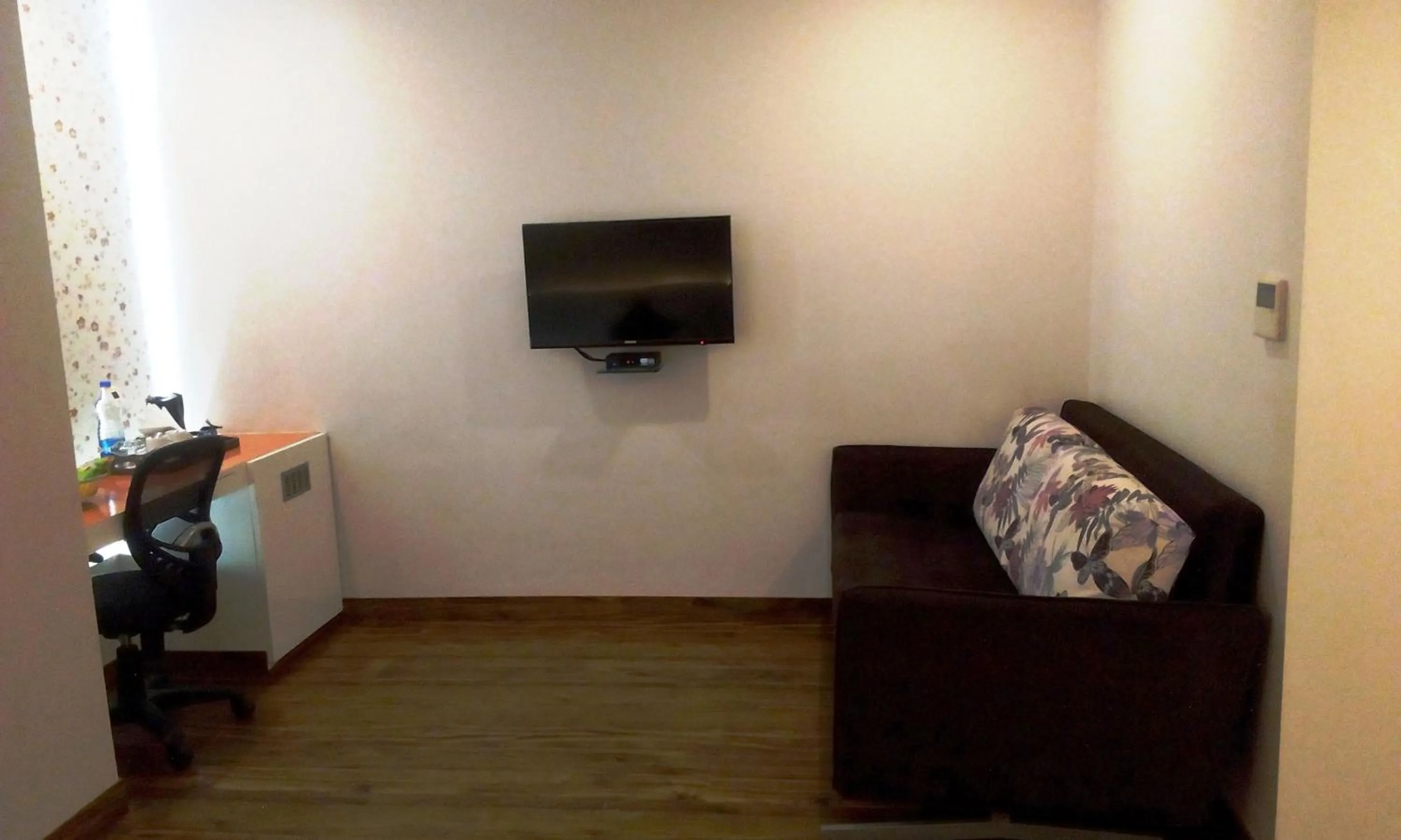 Photo of the whole room in Mango Hotels Prangan