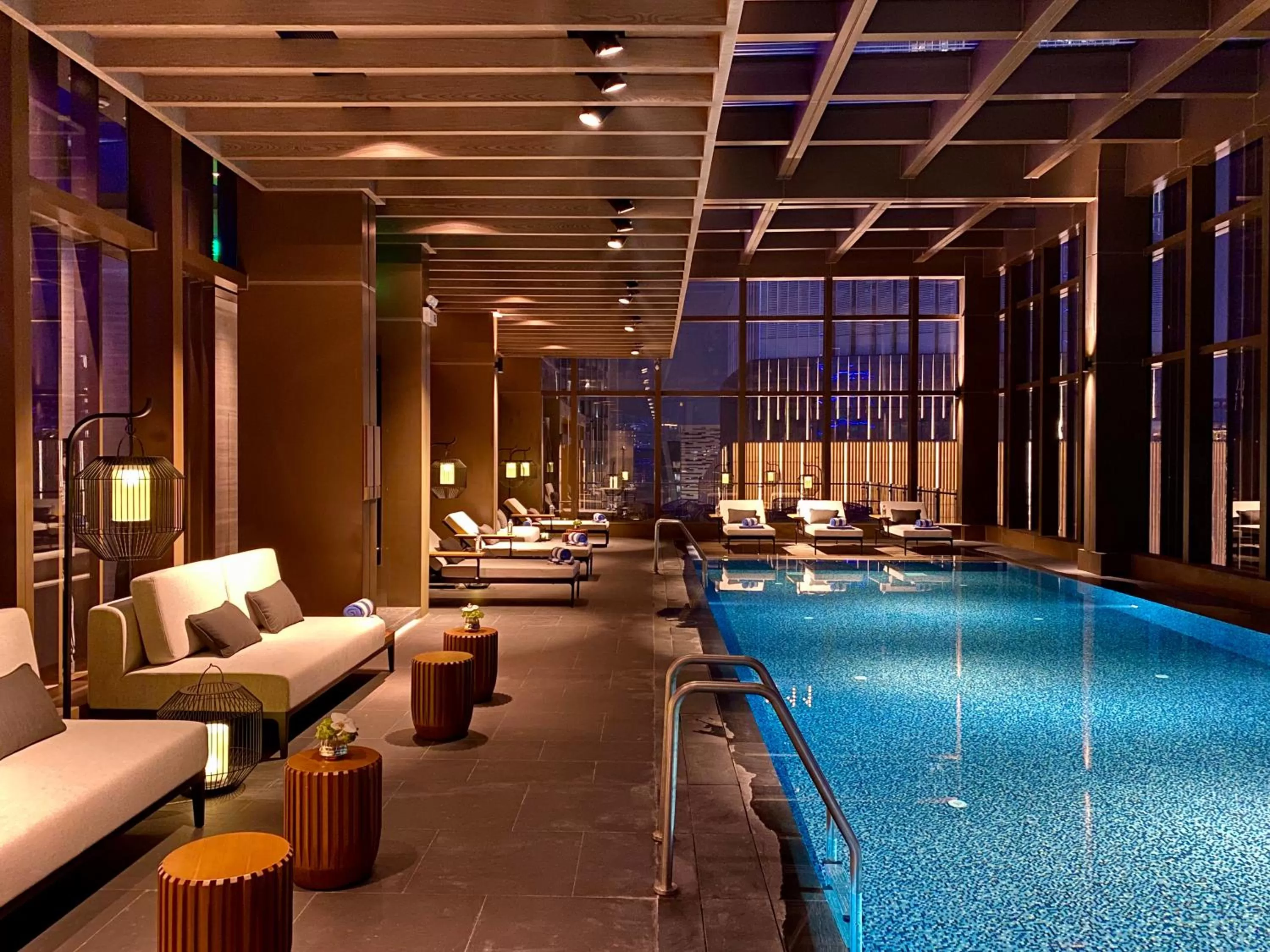 Swimming pool in Jumeirah Guangzhou