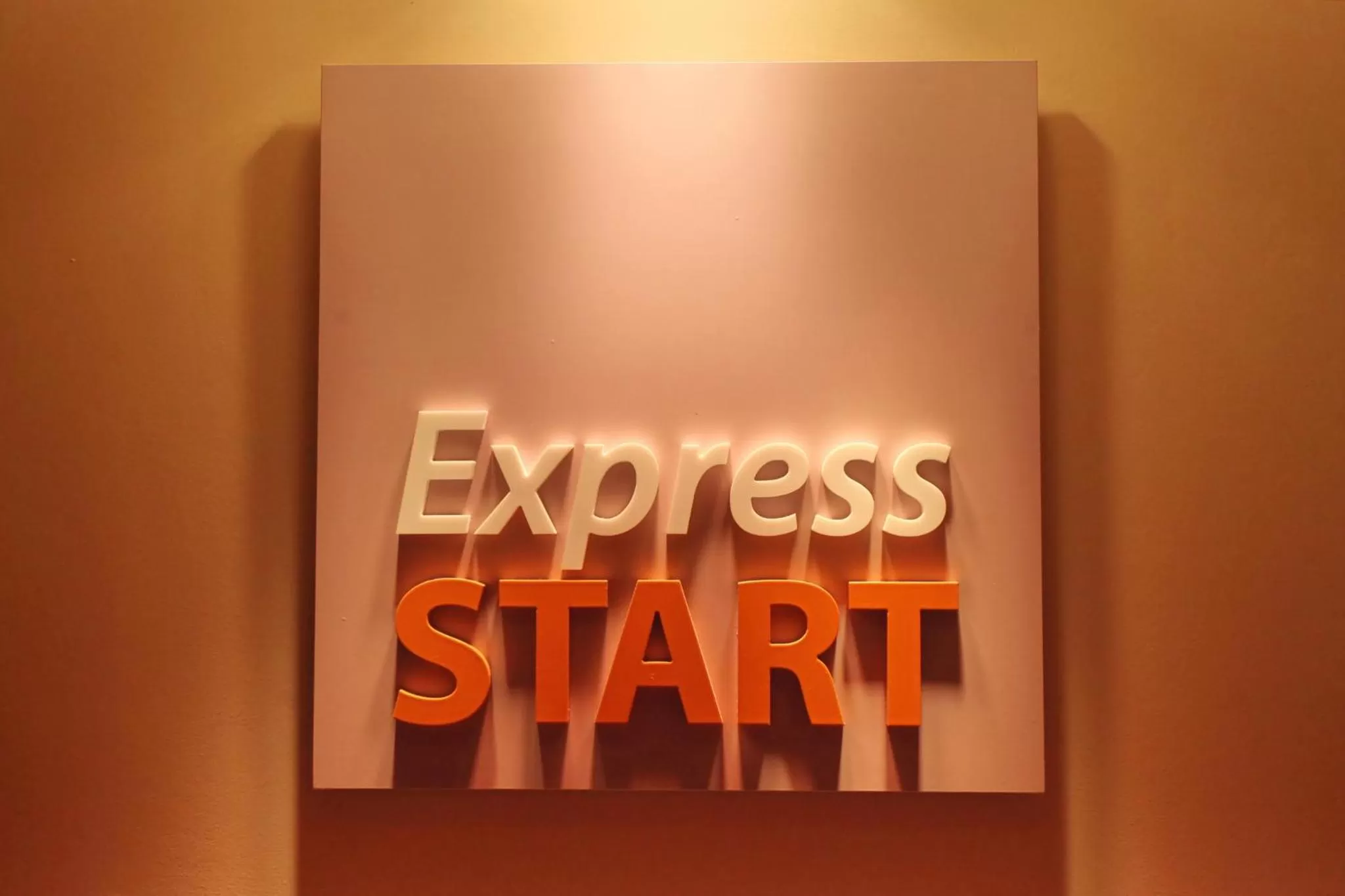 Restaurant/places to eat in Holiday Inn Express Birmingham Redditch by IHG