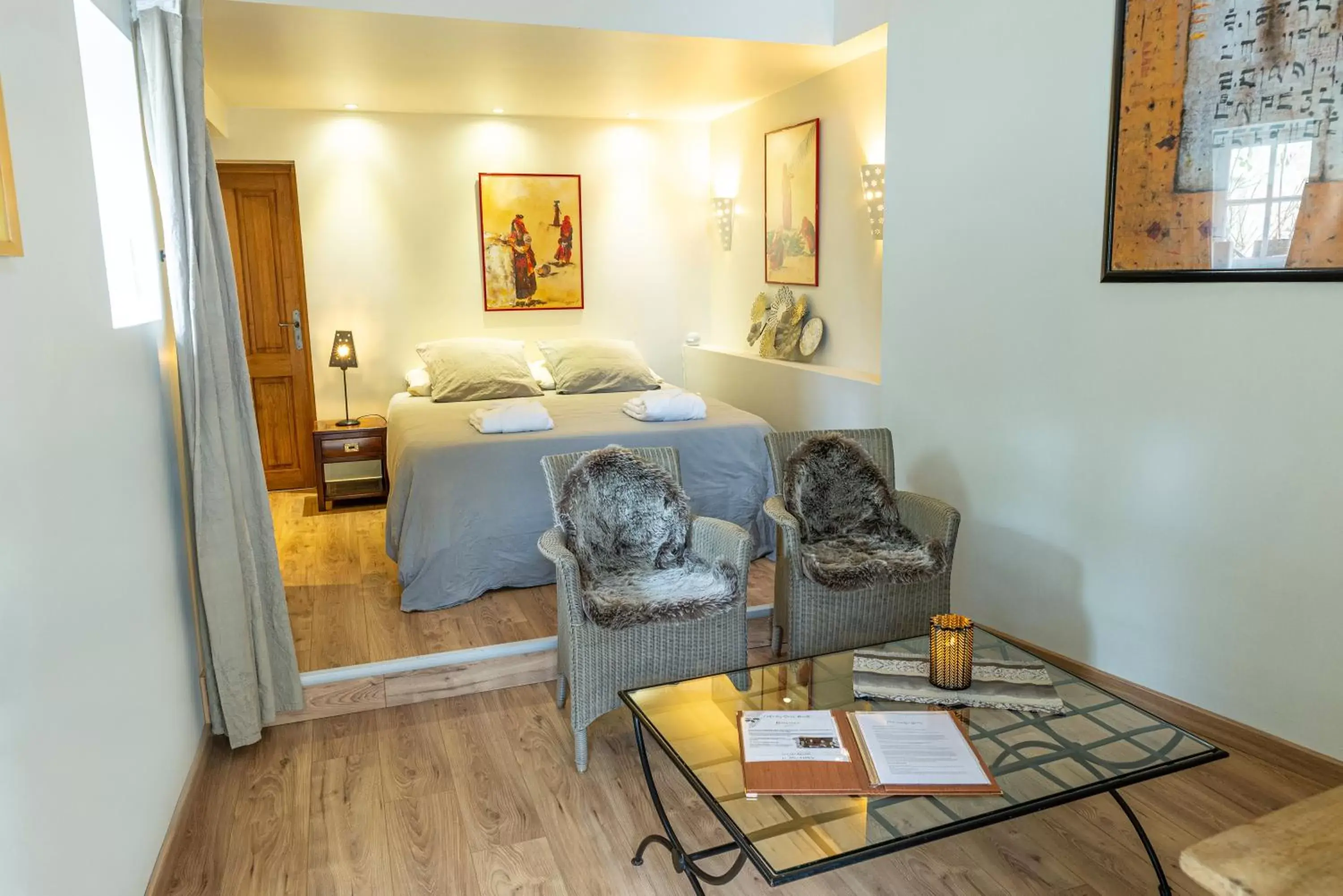 Chambre Double Standard avec Bain, accès gratuit à la piscine et au SPA in Chambres d'Hôtes et Suites à La Ferme de l'Oudon & SPA Chambre Double Standard avec Bain, accès gratuit à la piscine et au SPA in Chambres d'Hôtes et Suites à La Ferme de l'Oudon & SPA