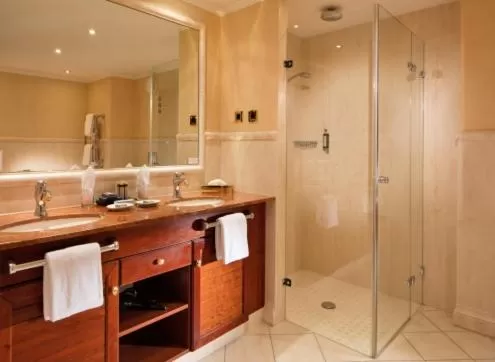 Bathroom in Hotel Gran BelVeder & Ostsee Therme Resort & Spa