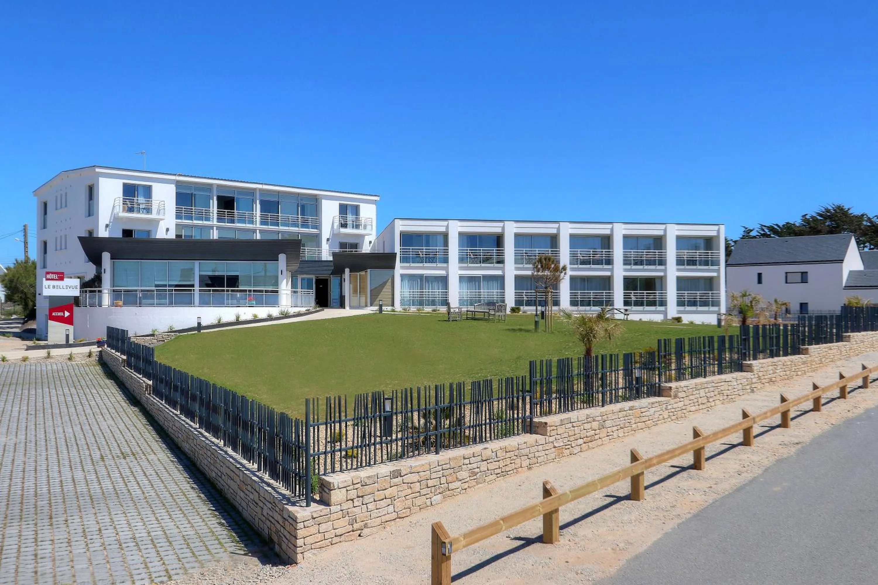 Property building in Best Western Hôtel Le Bellevue Quiberon