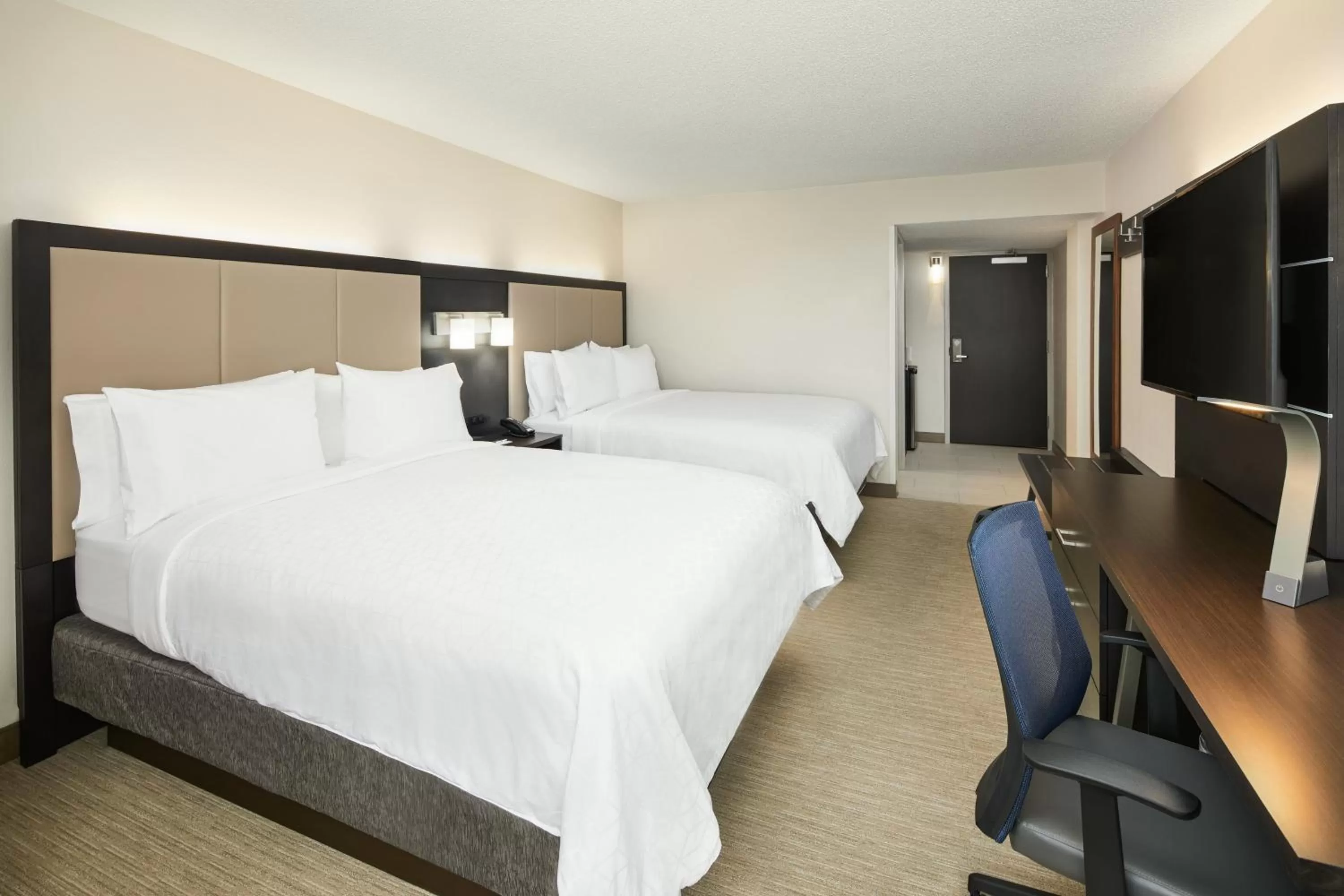 Photo of the whole room, Bed in Holiday Inn Express Richmond - Midtown by IHG