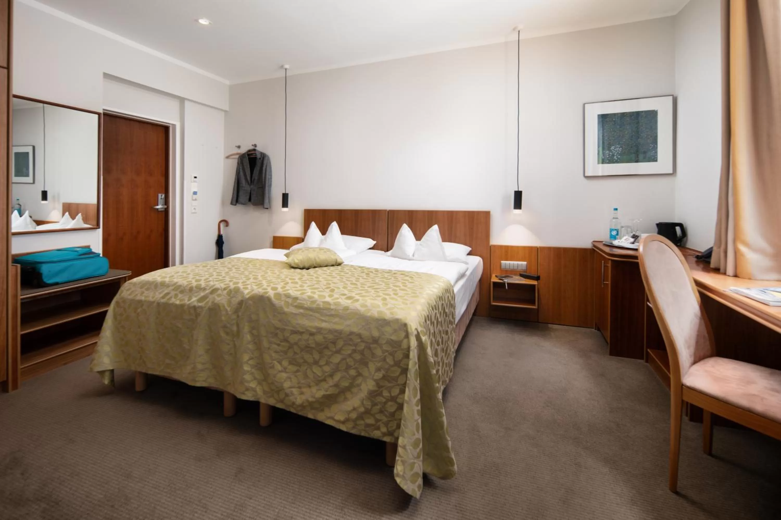 Photo of the whole room, Bed in Hotel Baseler Hof